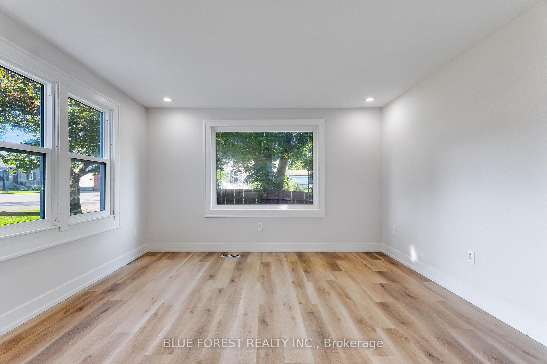 Photo 10 of 16 York Street E, Chatham-Kent, Ridgetown — HOMEH