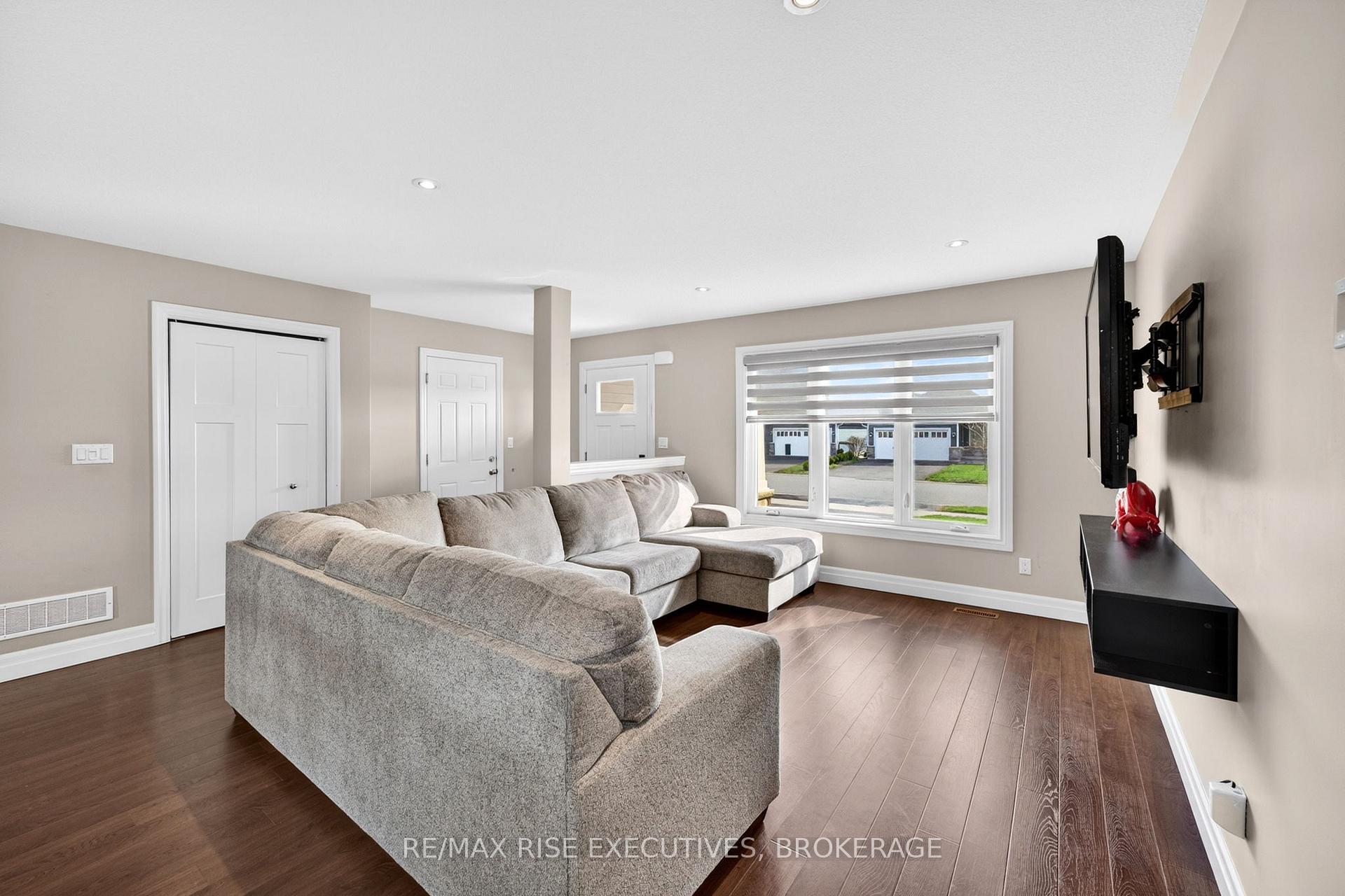 Photo 5 of 44 Tessa Boulevard, Belleville, Belleville Ward — HOMEH