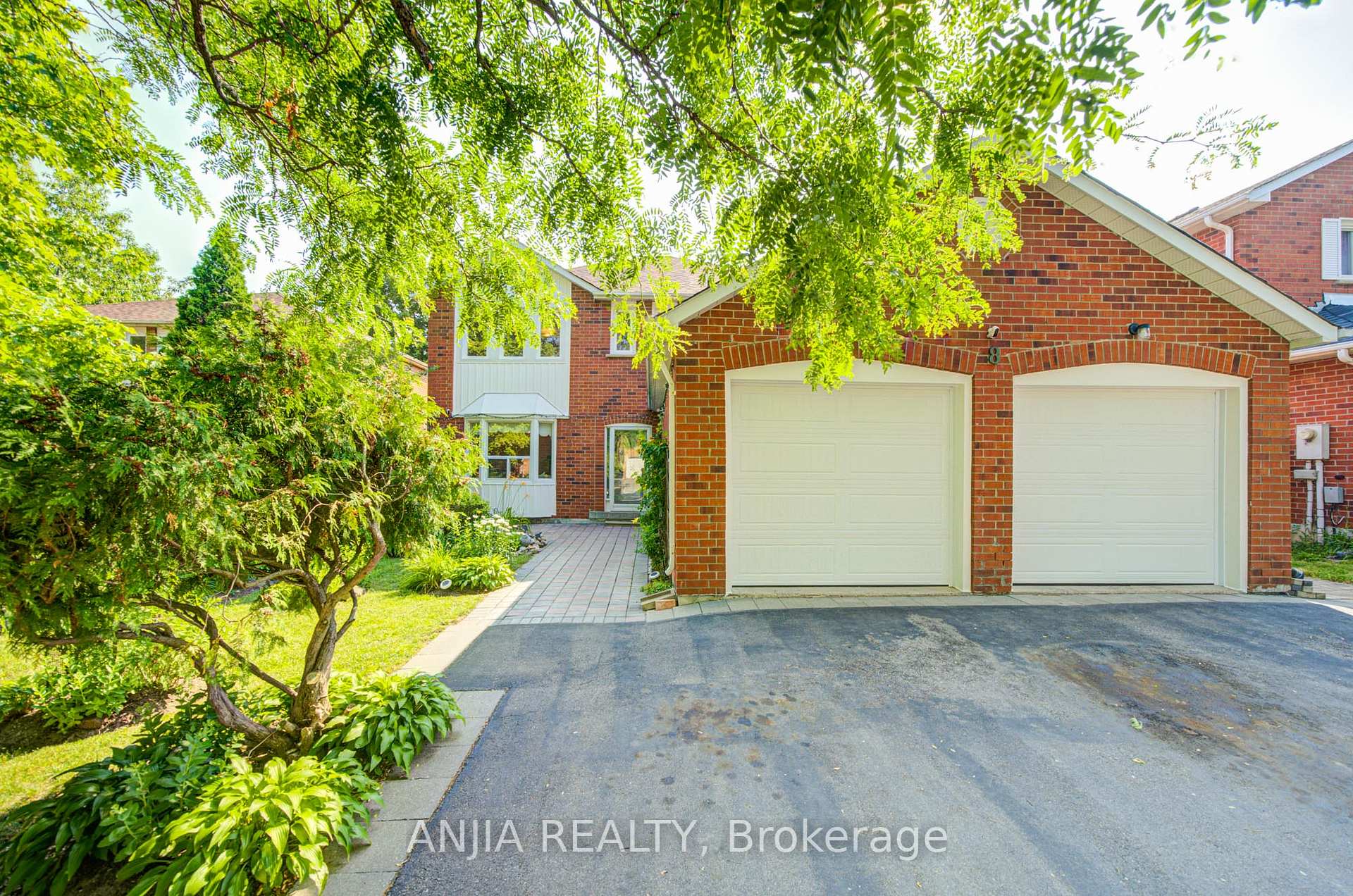 Photo 1 of 8 Brooklyn Crescent, Markham, Unionville — HOMEH