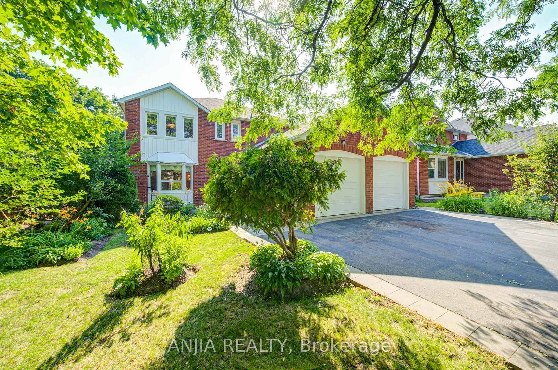 Photo 2 of 8 Brooklyn Crescent, Markham, Unionville — HOMEH