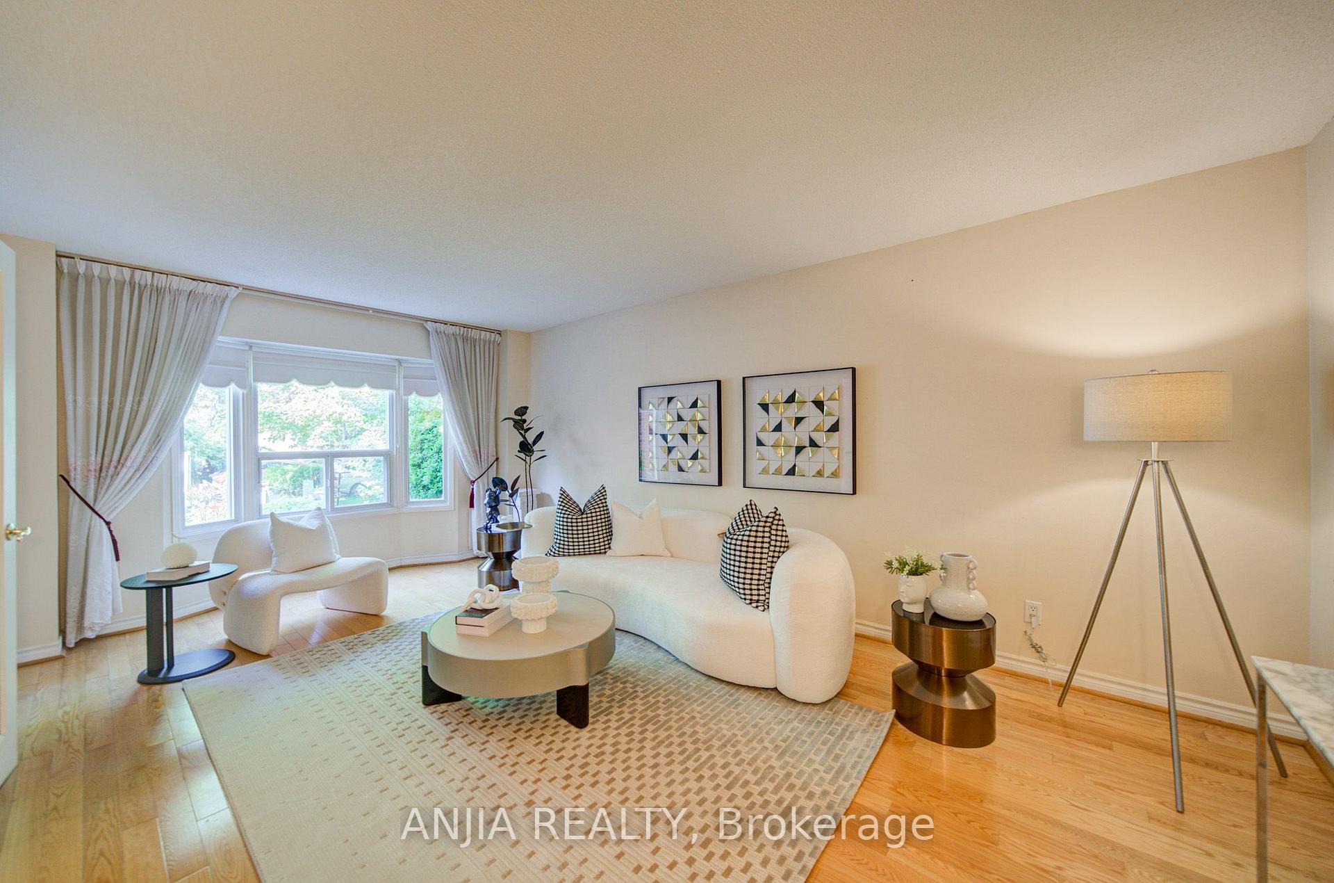Photo 5 of 8 Brooklyn Crescent, Markham, Unionville — HOMEH