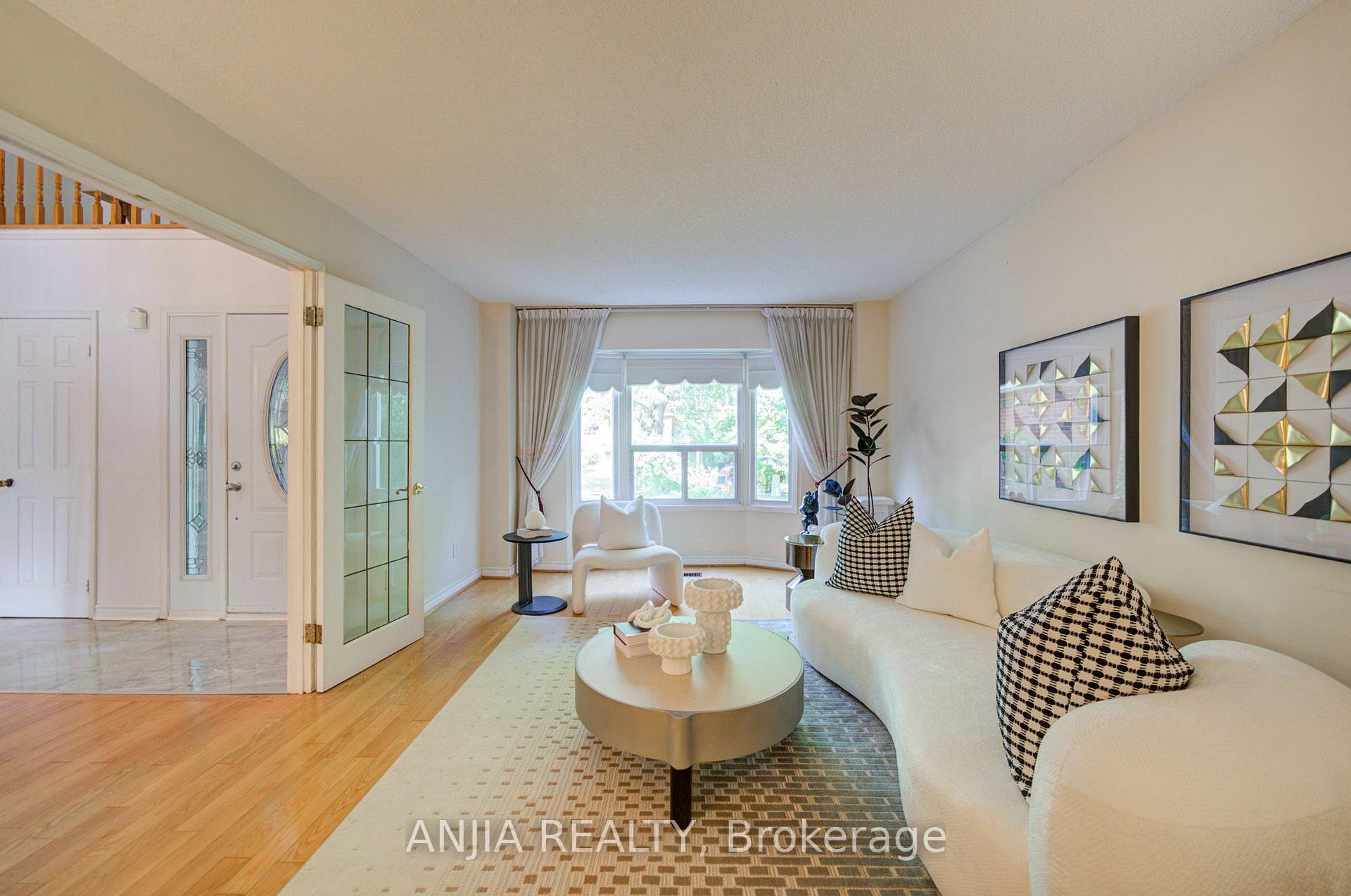 Photo 6 of 8 Brooklyn Crescent, Markham, Unionville — HOMEH