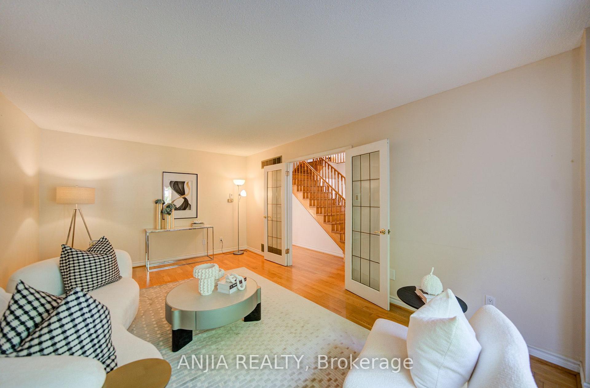 Photo 7 of 8 Brooklyn Crescent, Markham, Unionville — HOMEH