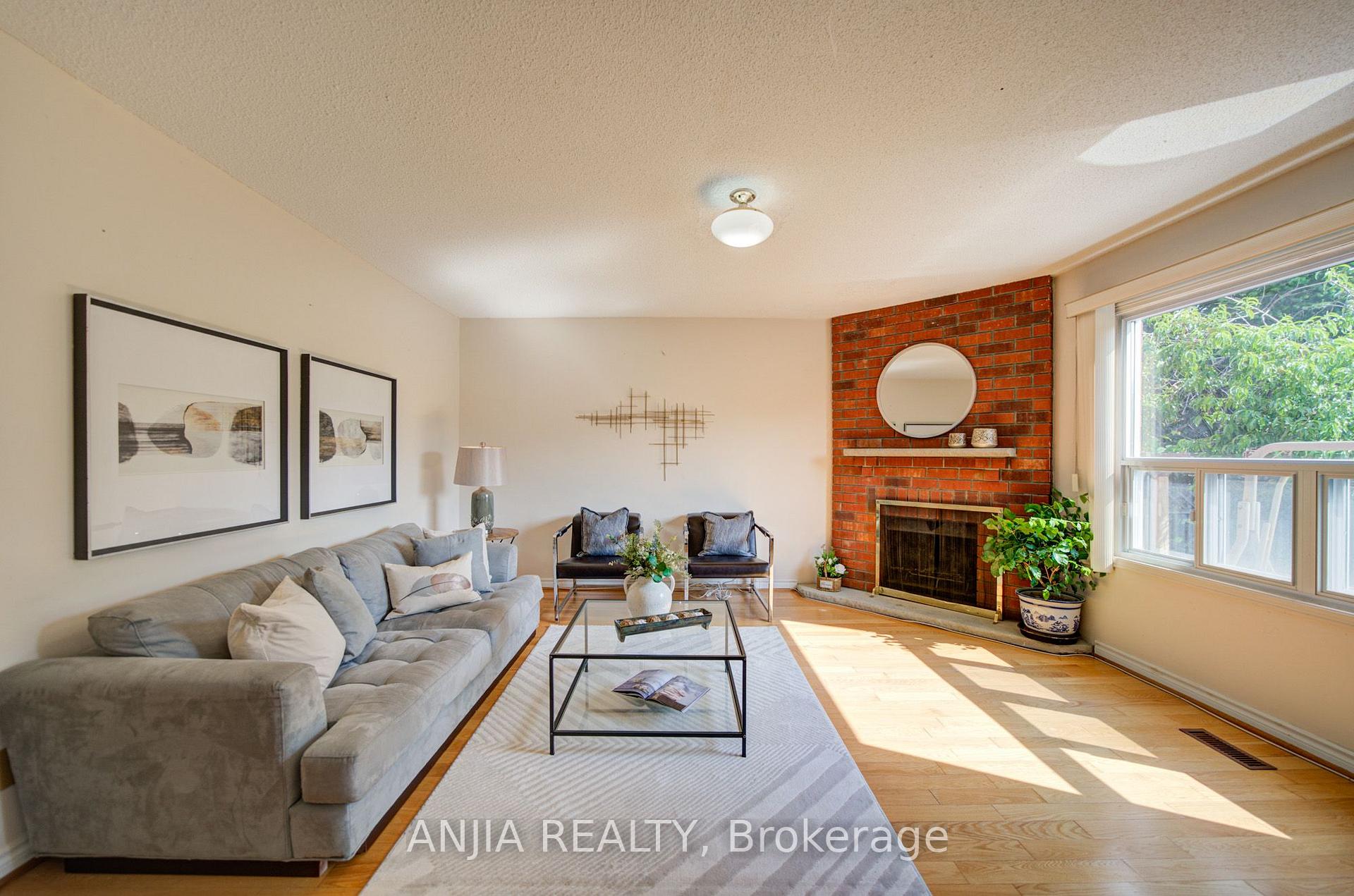 Photo 8 of 8 Brooklyn Crescent, Markham, Unionville — HOMEH