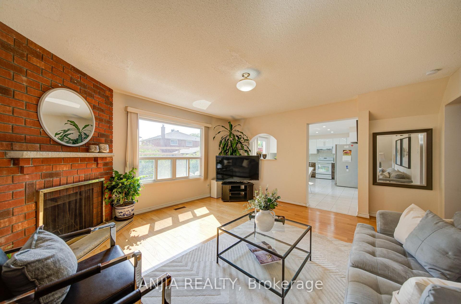 Photo 9 of 8 Brooklyn Crescent, Markham, Unionville — HOMEH