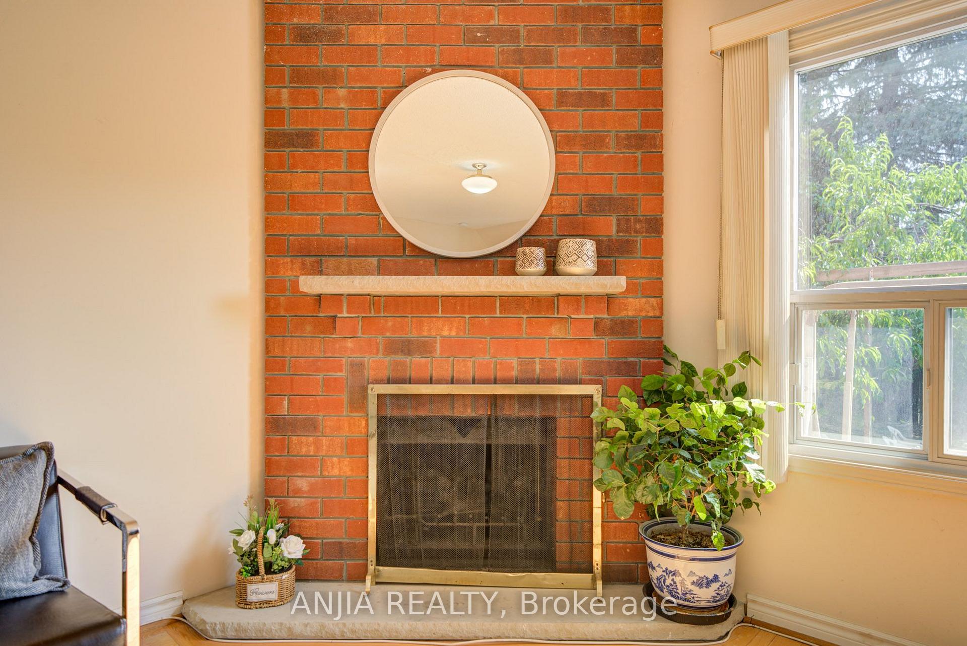 Photo 10 of 8 Brooklyn Crescent, Markham, Unionville — HOMEH