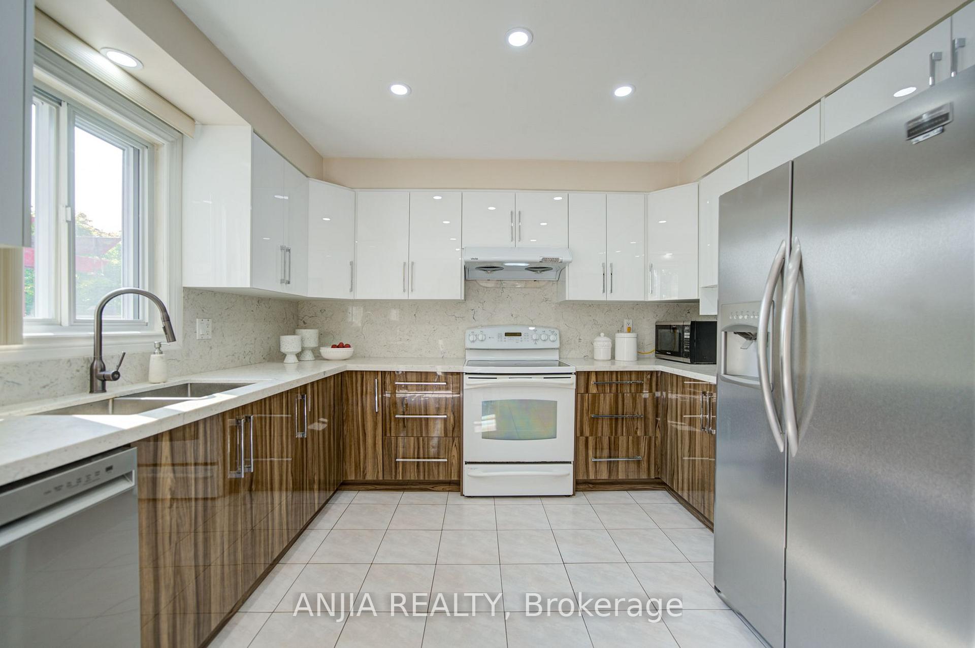 Photo 13 of 8 Brooklyn Crescent, Markham, Unionville — HOMEH