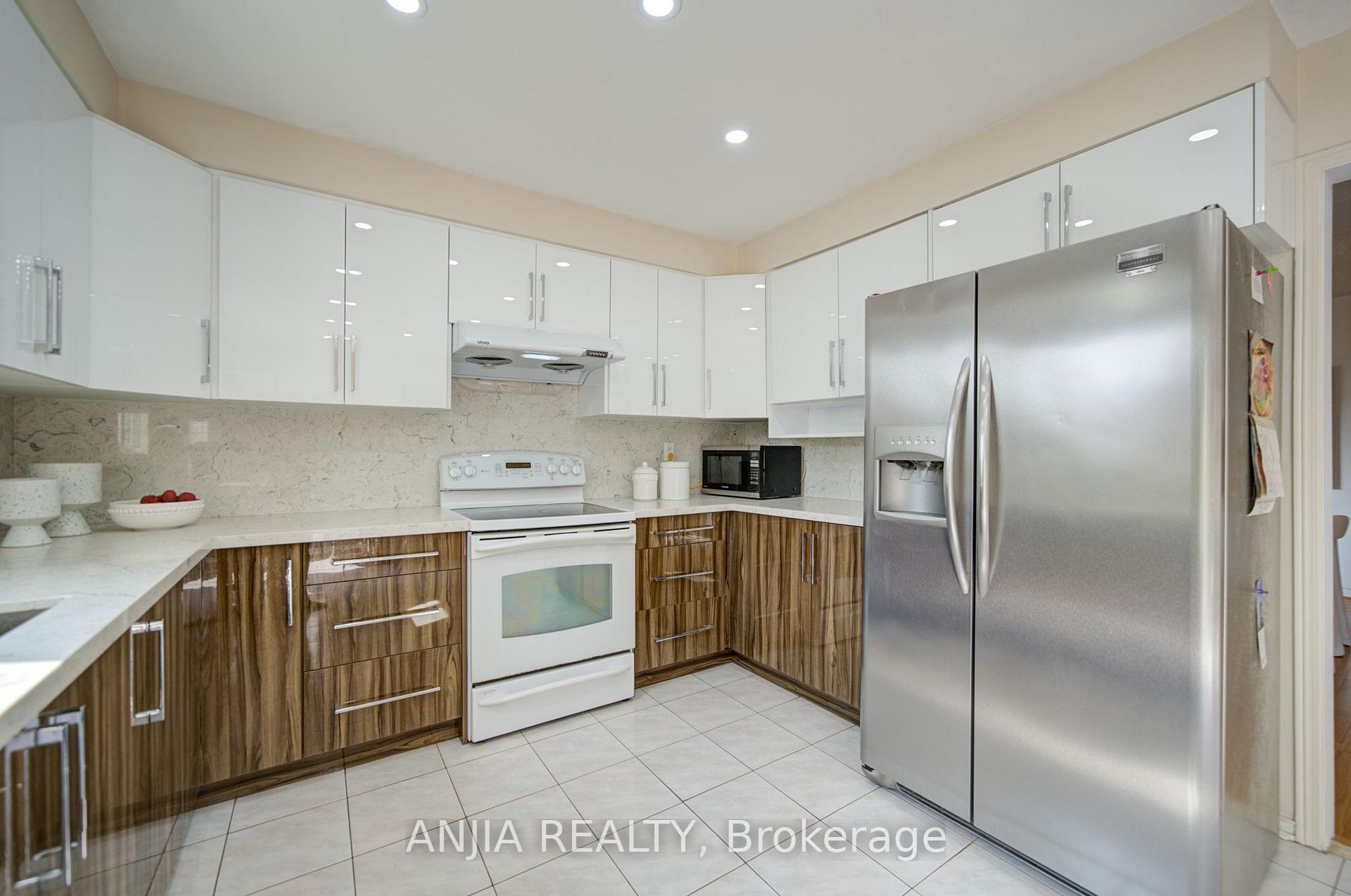 Photo 14 of 8 Brooklyn Crescent, Markham, Unionville — HOMEH