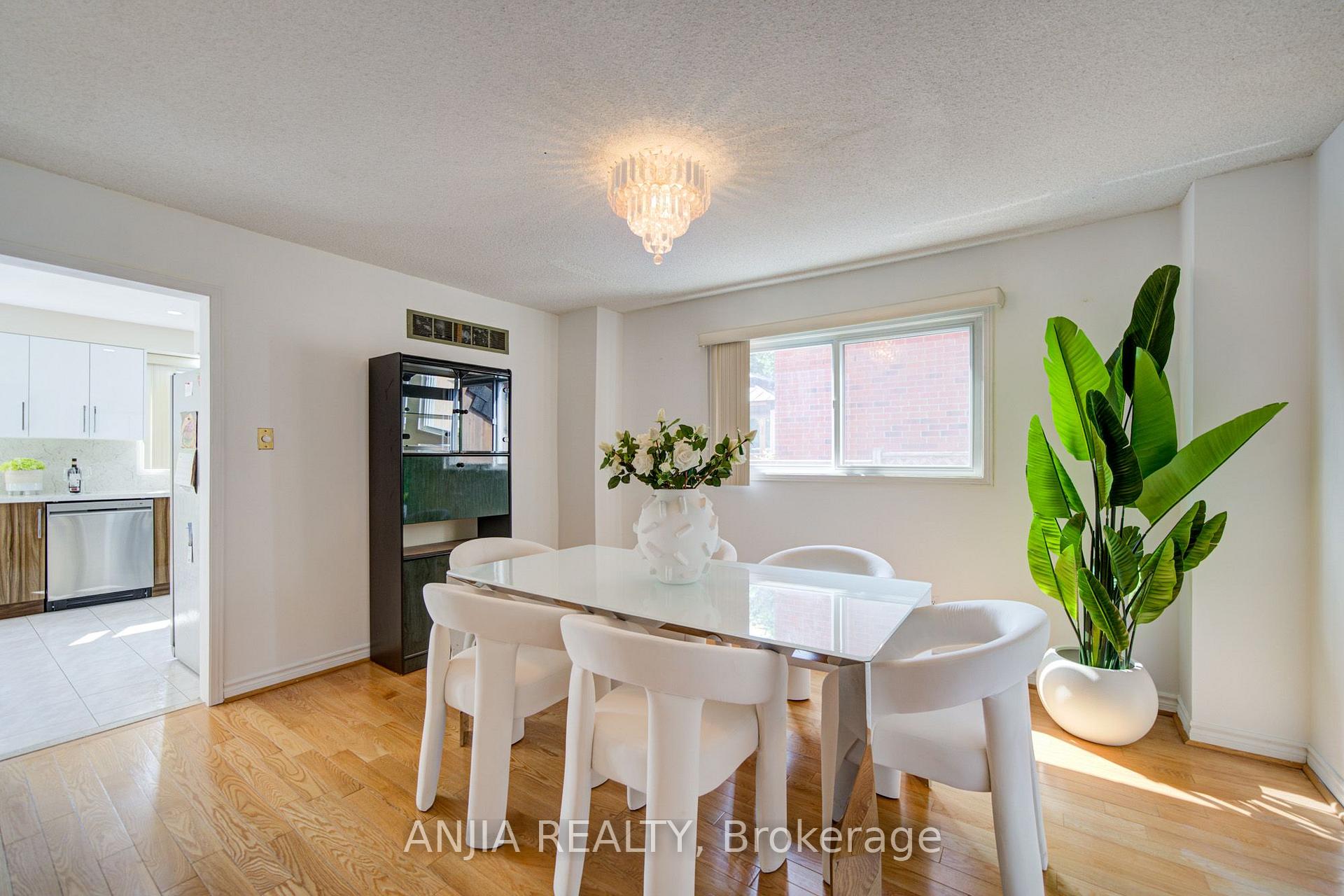 Photo 17 of 8 Brooklyn Crescent, Markham, Unionville — HOMEH