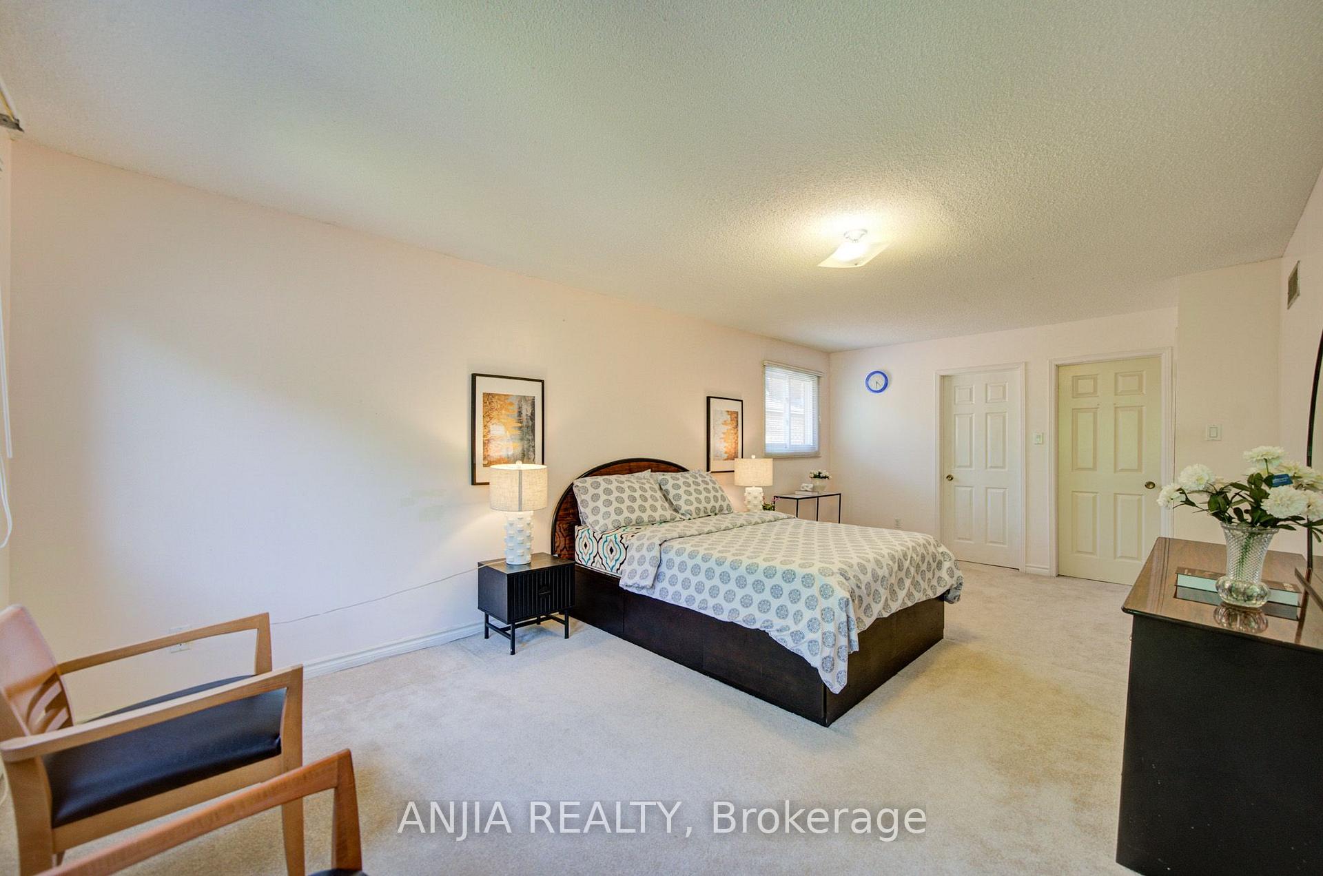 Photo 23 of 8 Brooklyn Crescent, Markham, Unionville — HOMEH