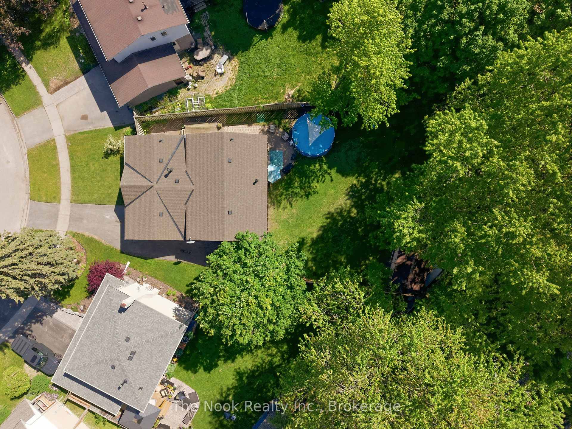 Photo 2 of 30 Deerpark Crescent, Clarington, Bowmanville — HOMEH