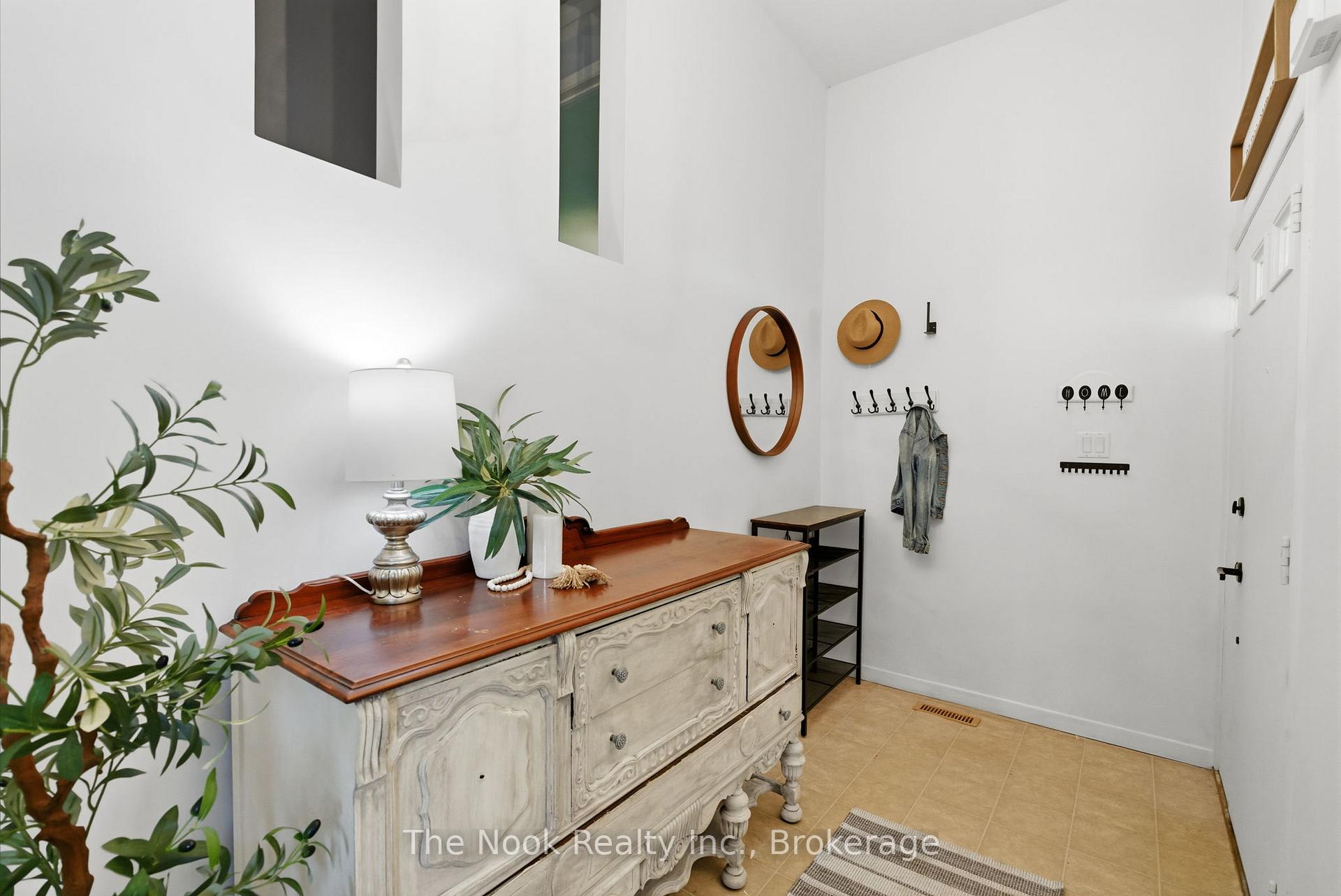 Photo 7 of 30 Deerpark Crescent, Clarington, Bowmanville — HOMEH
