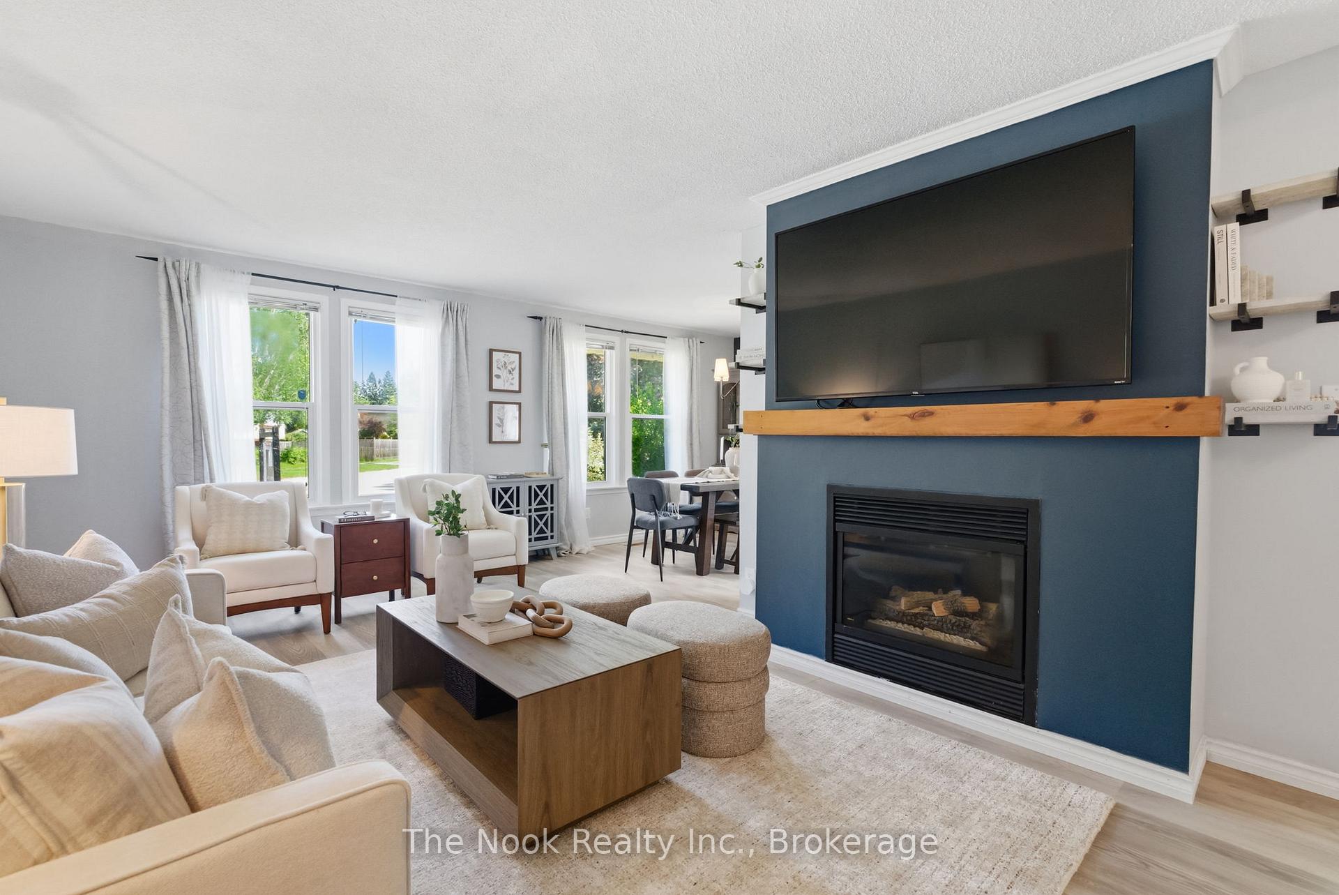 Photo 12 of 30 Deerpark Crescent, Clarington, Bowmanville — HOMEH