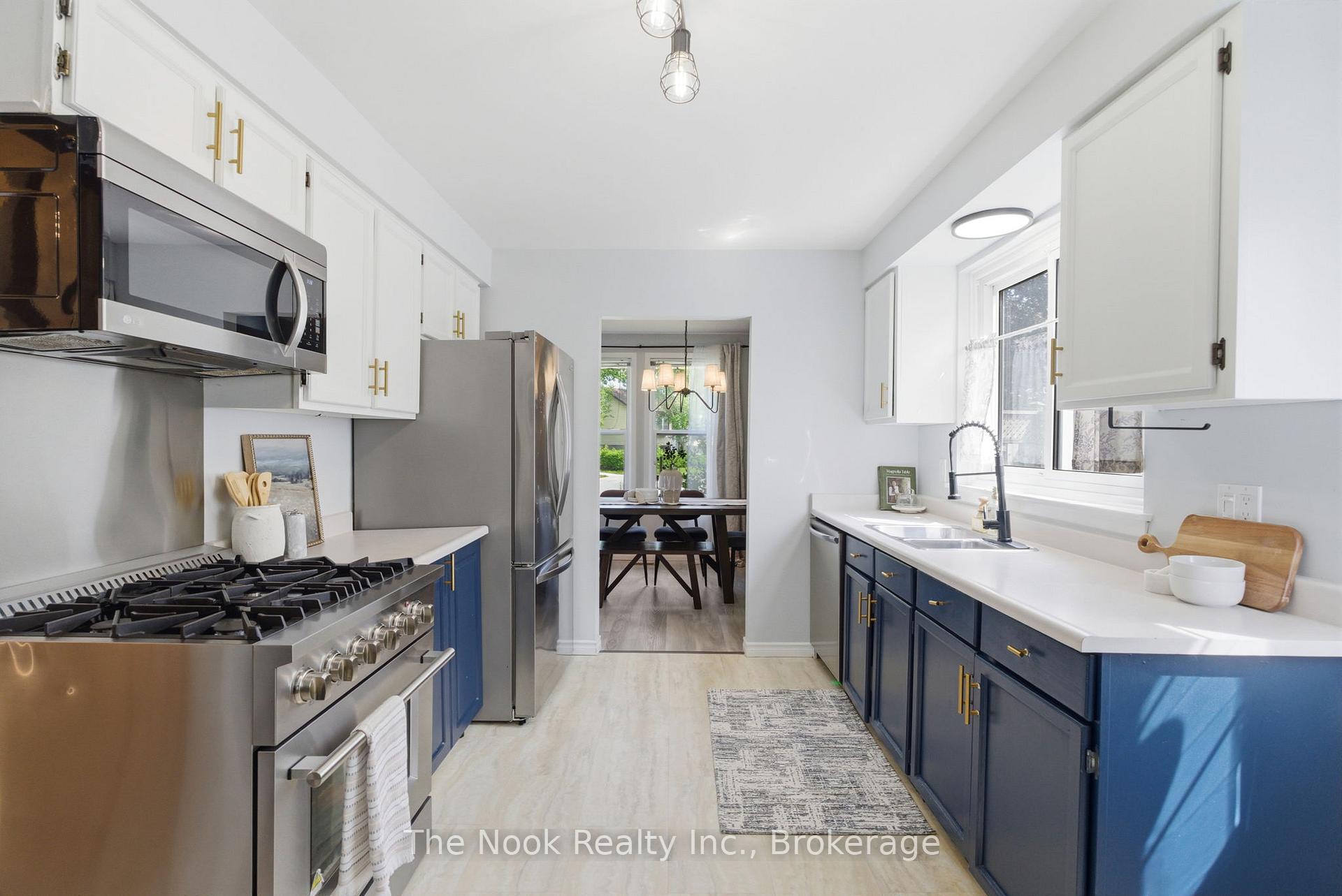 Photo 20 of 30 Deerpark Crescent, Clarington, Bowmanville — HOMEH