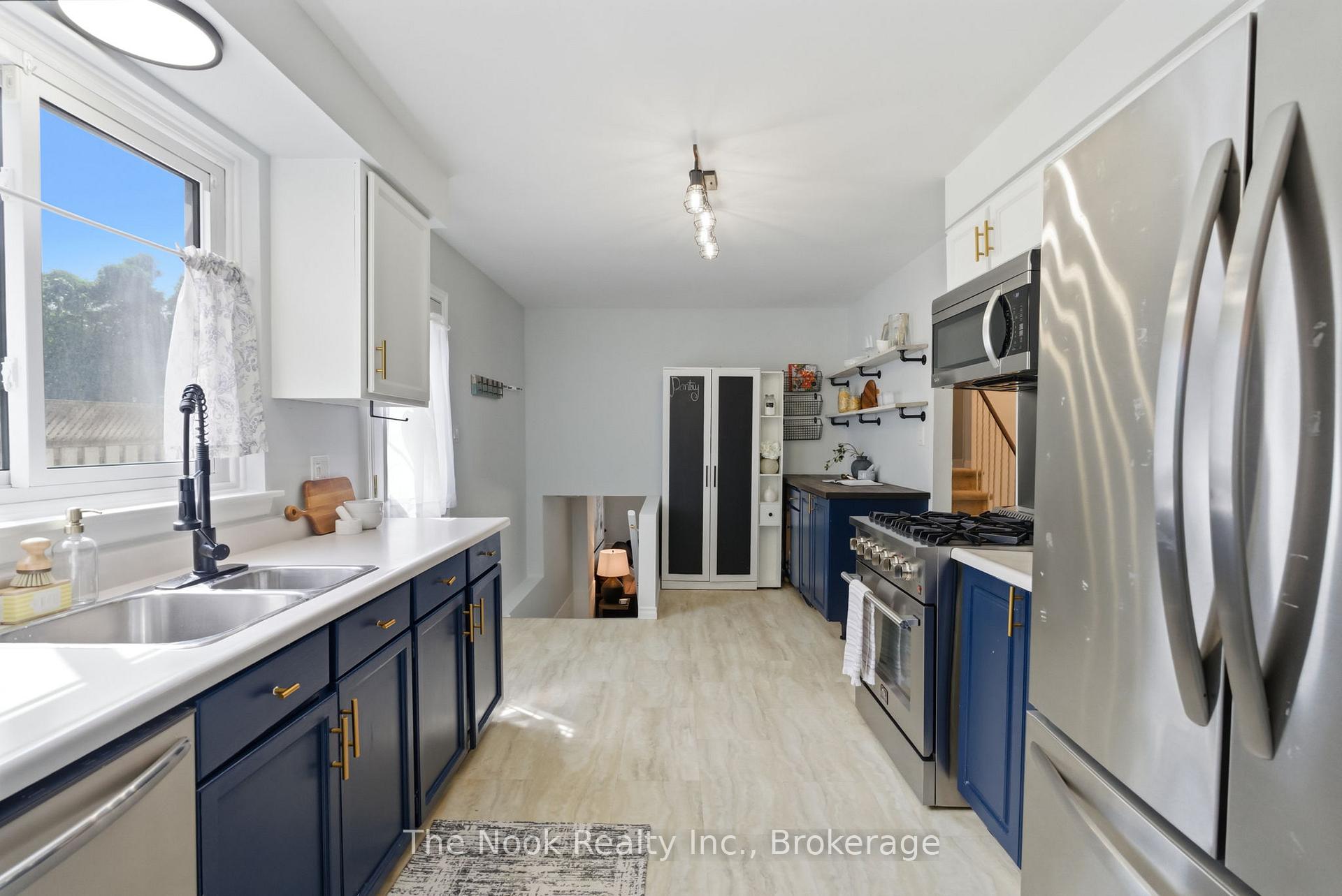 Photo 24 of 30 Deerpark Crescent, Clarington, Bowmanville — HOMEH