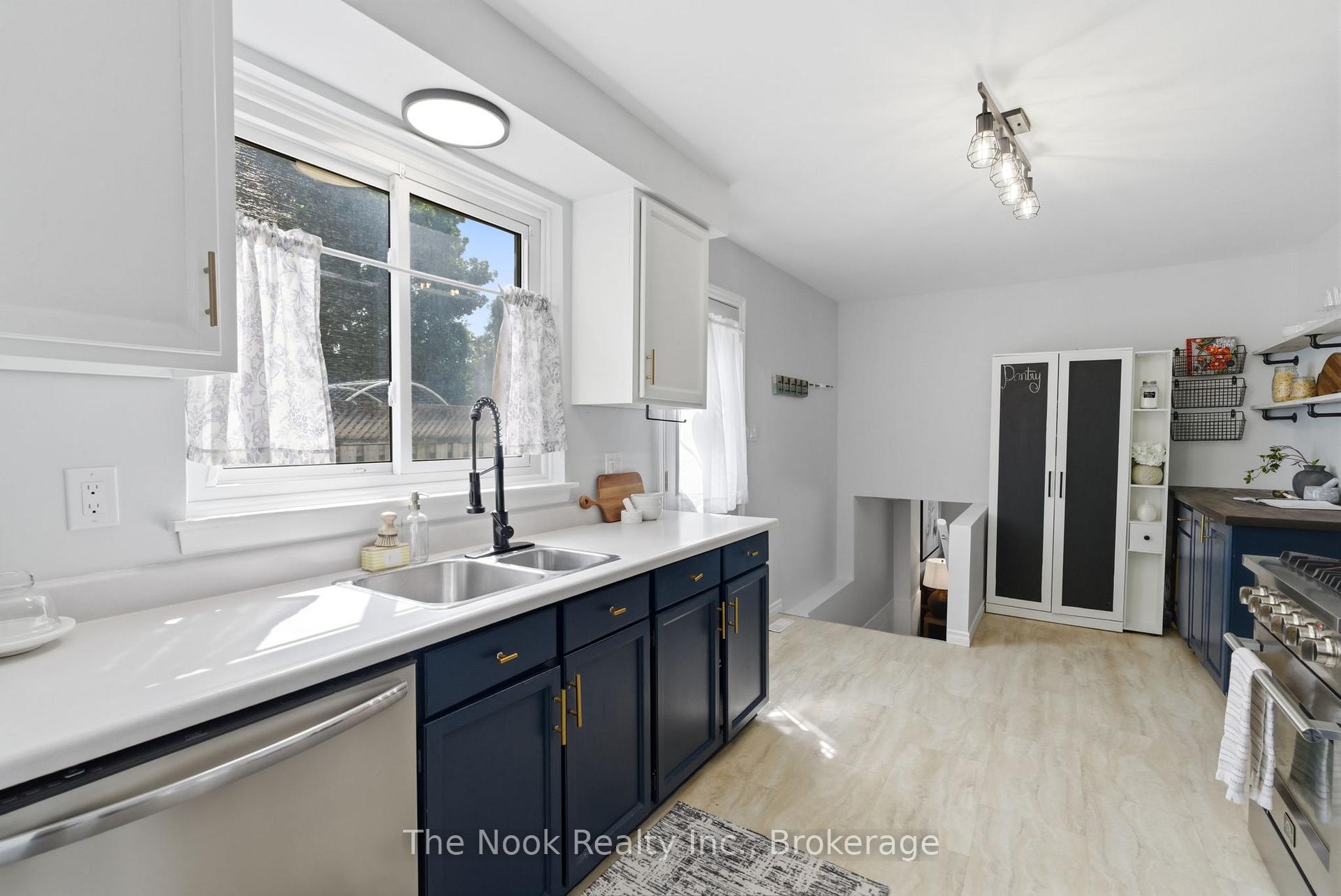 Photo 25 of 30 Deerpark Crescent, Clarington, Bowmanville — HOMEH
