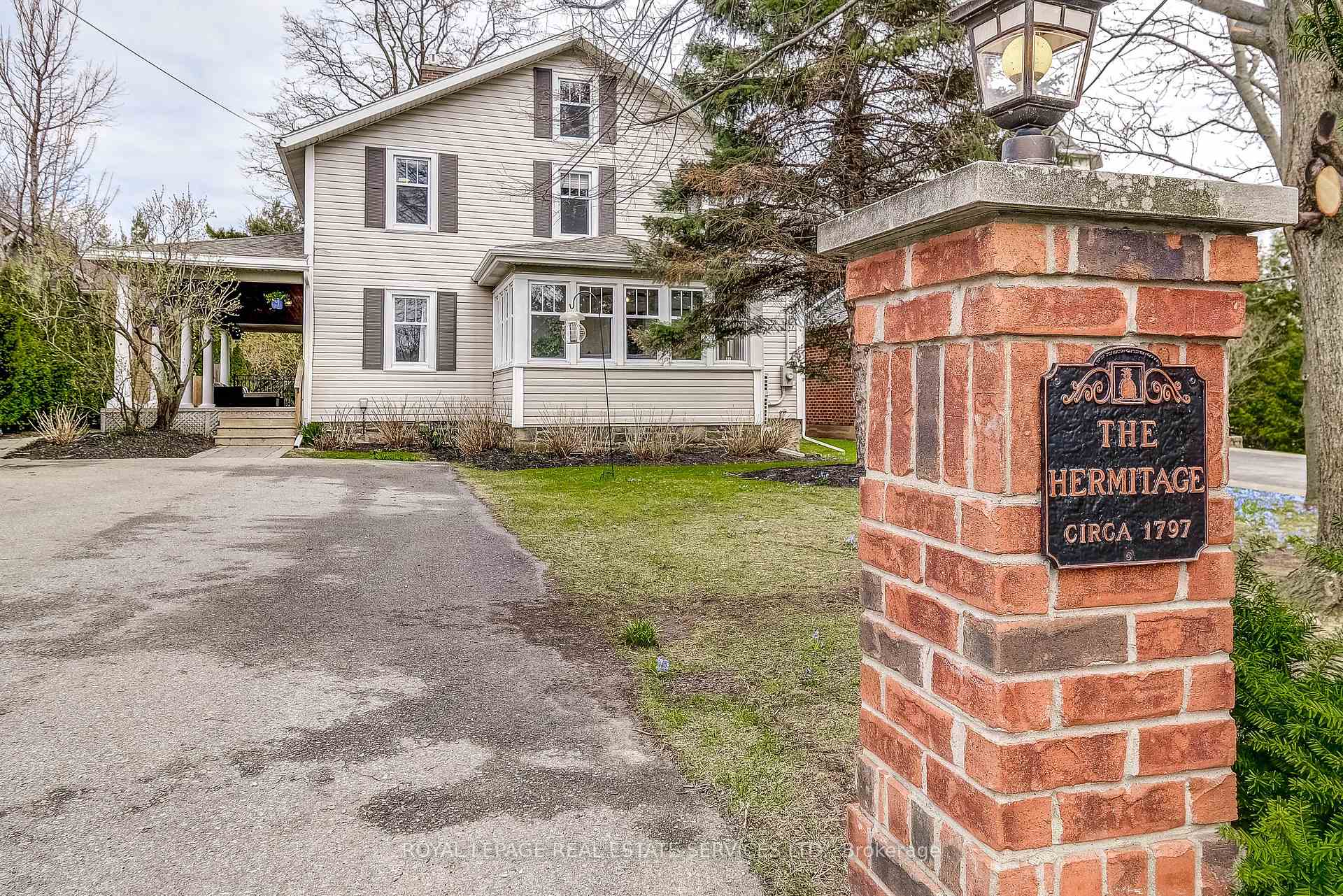 Photo 2 of 139 Lake Street, Grimsby, Grimsby Beach — HOMEH