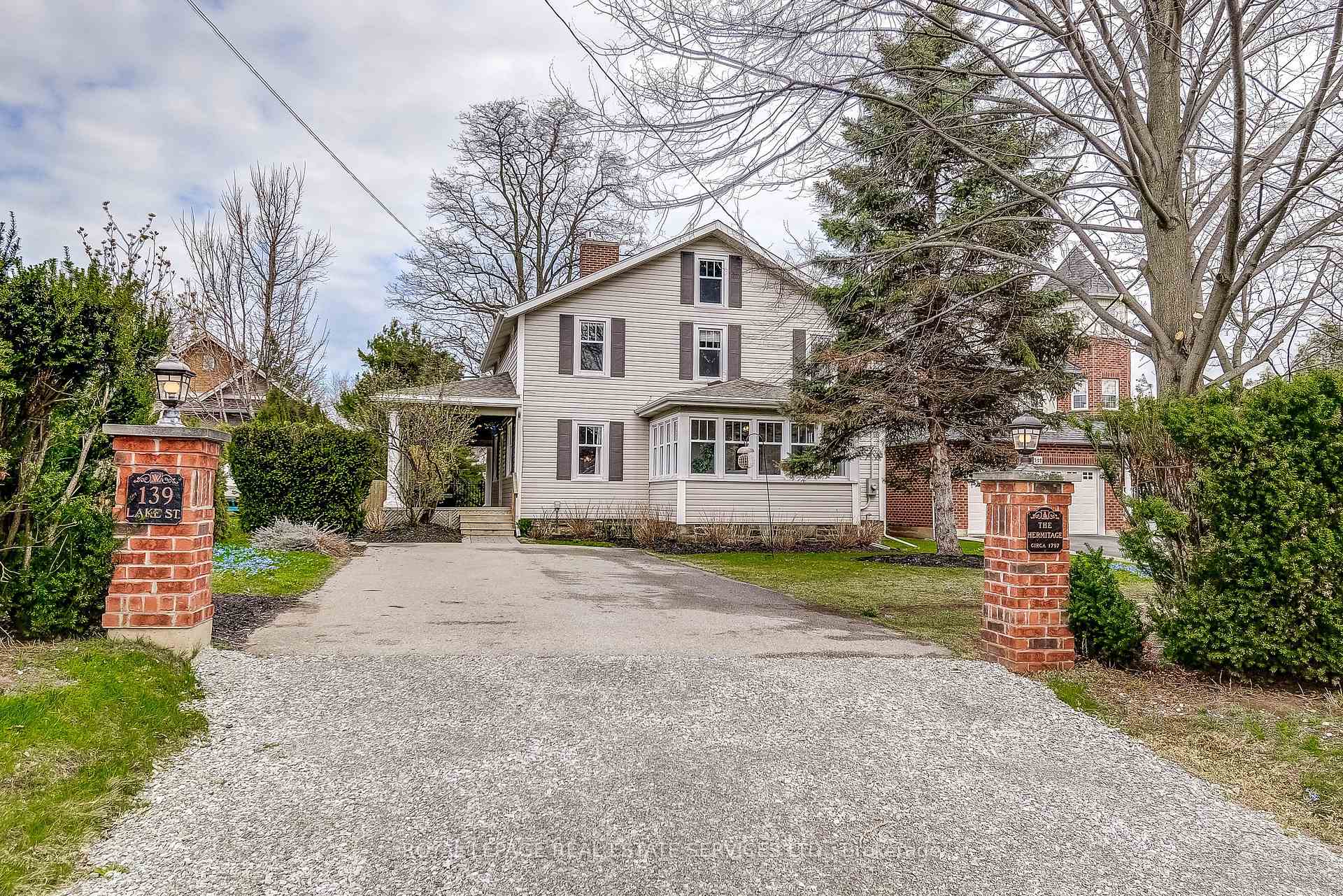 Photo 3 of 139 Lake Street, Grimsby, Grimsby Beach — HOMEH