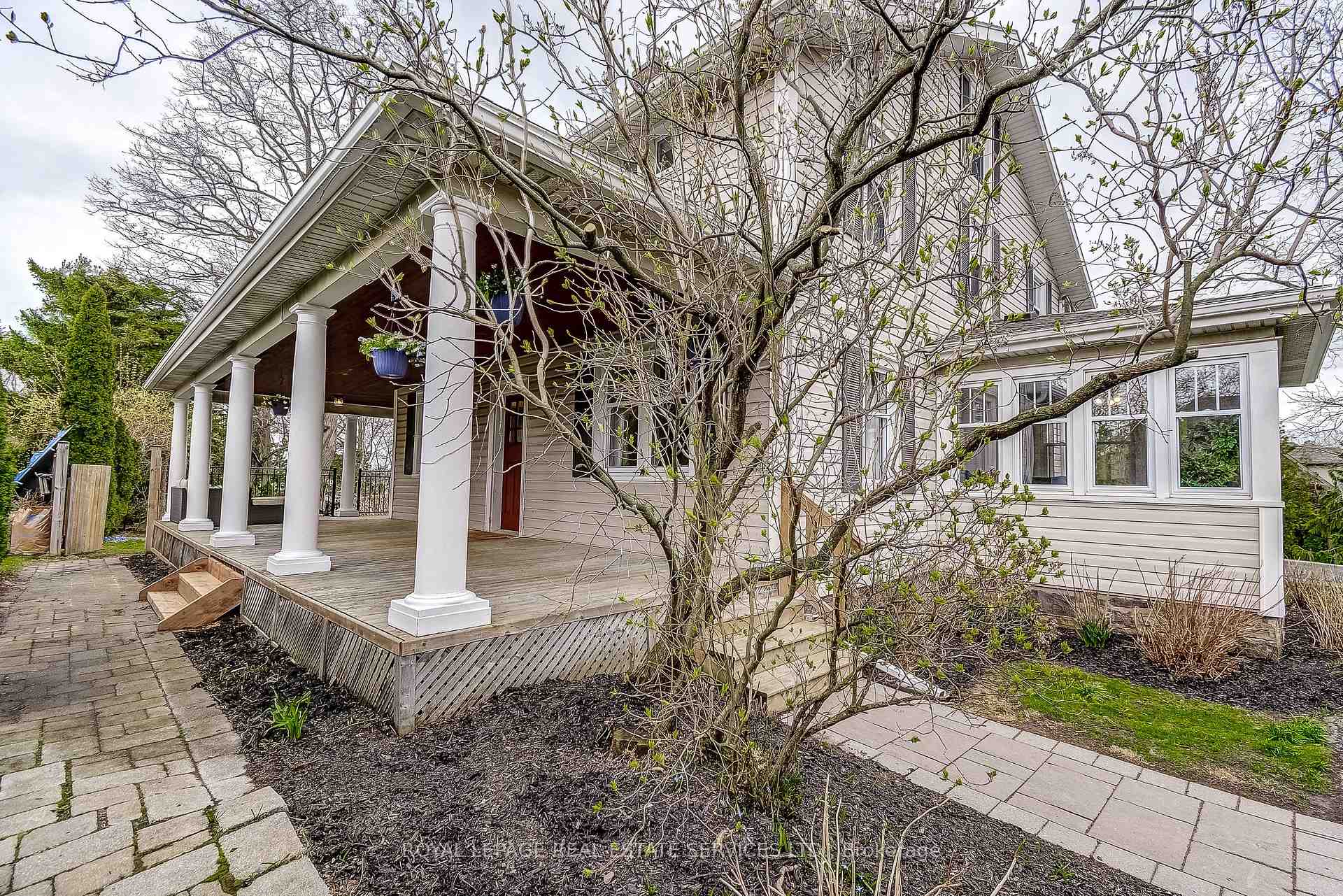 Photo 4 of 139 Lake Street, Grimsby, Grimsby Beach — HOMEH