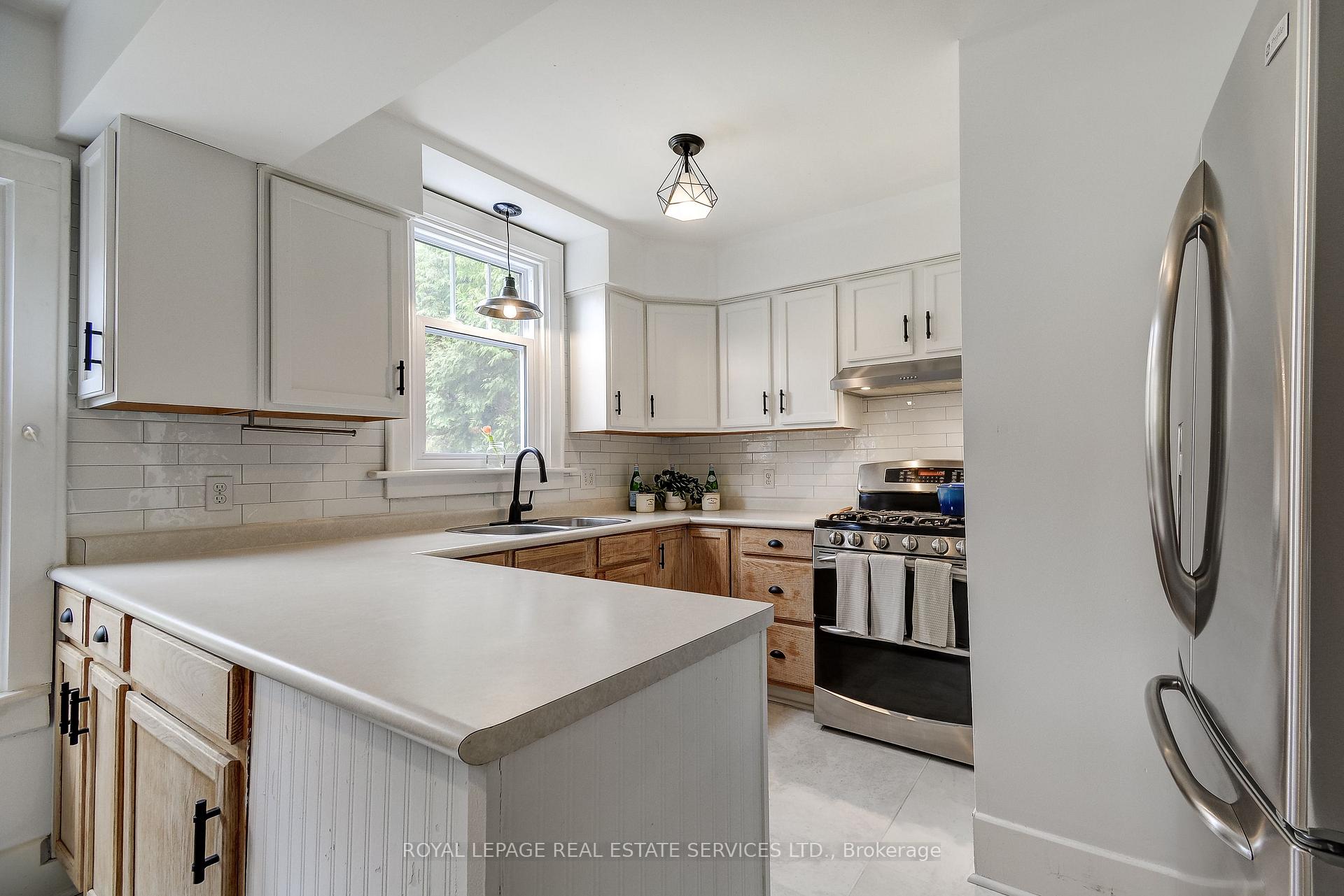 Photo 17 of 139 Lake Street, Grimsby, Grimsby Beach — HOMEH