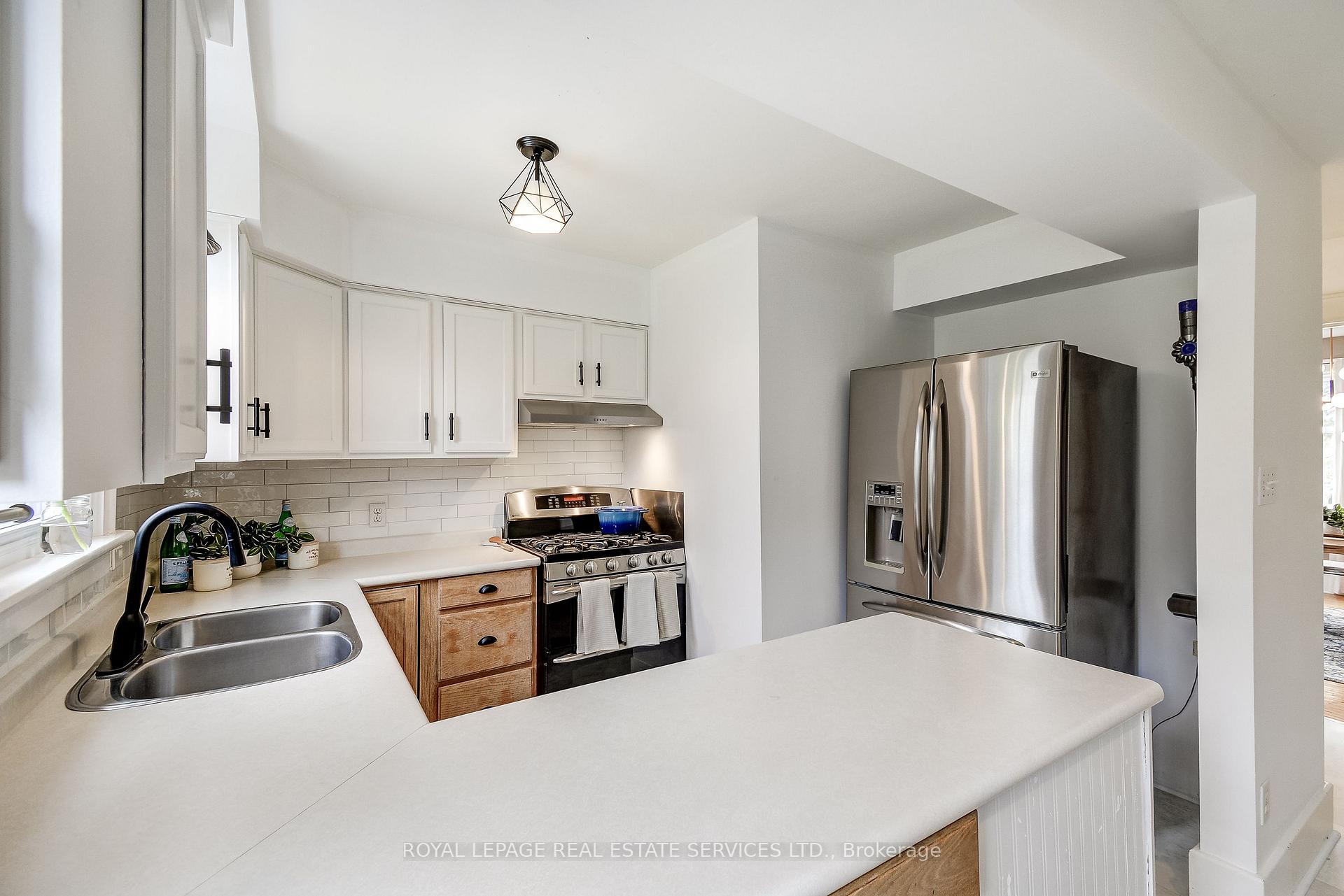 Photo 18 of 139 Lake Street, Grimsby, Grimsby Beach — HOMEH