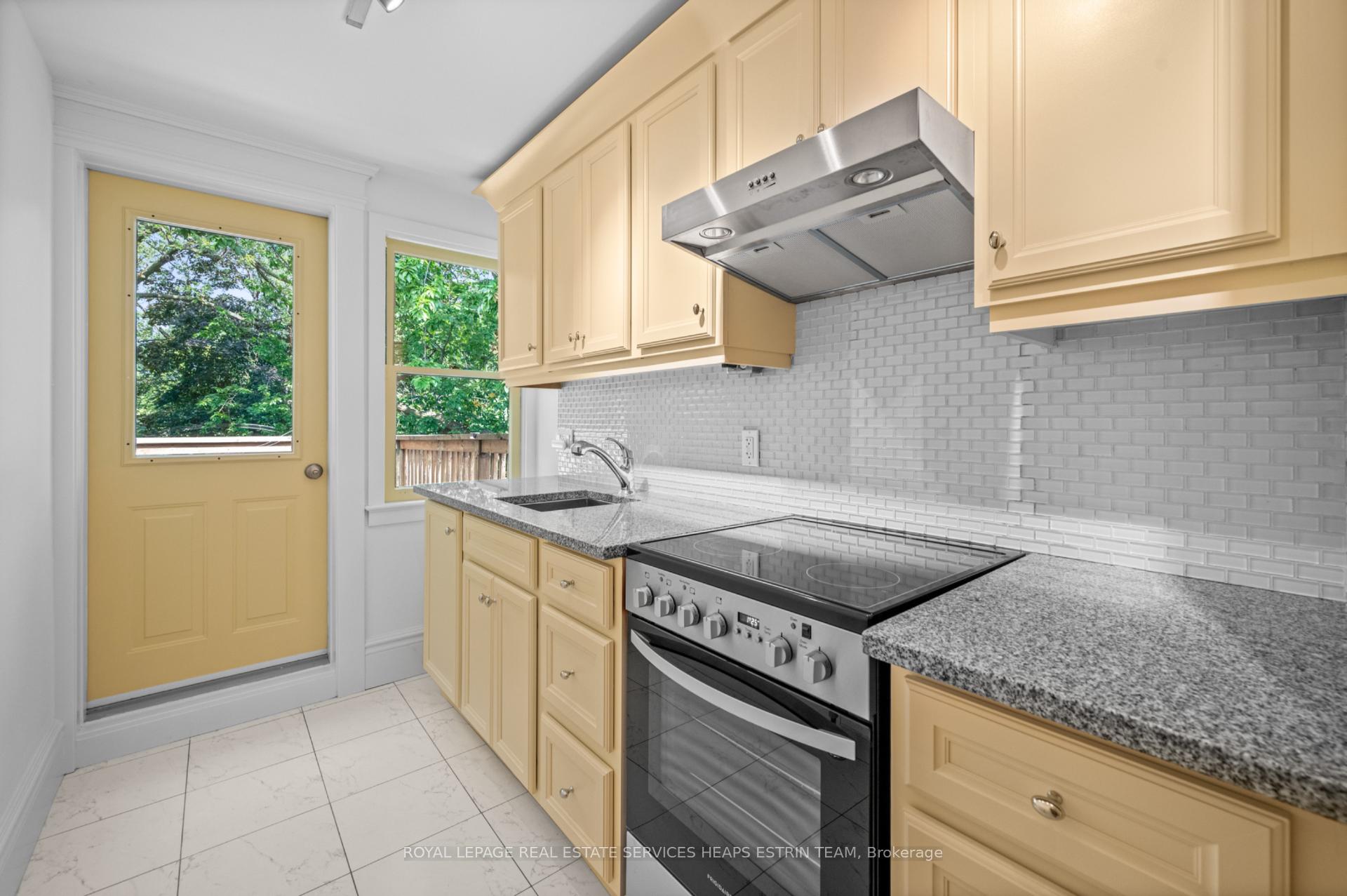 Photo 7 of Unit Third, 18 Castle Frank Crescent, Toronto, Rosedale-Moore Park — HOMEH