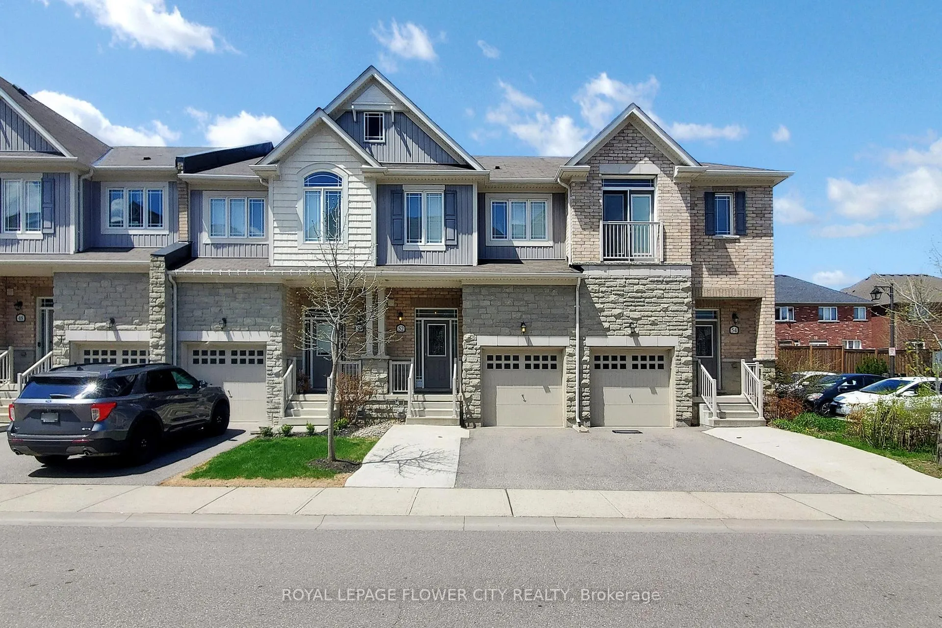 Front of 52 Valley Lane