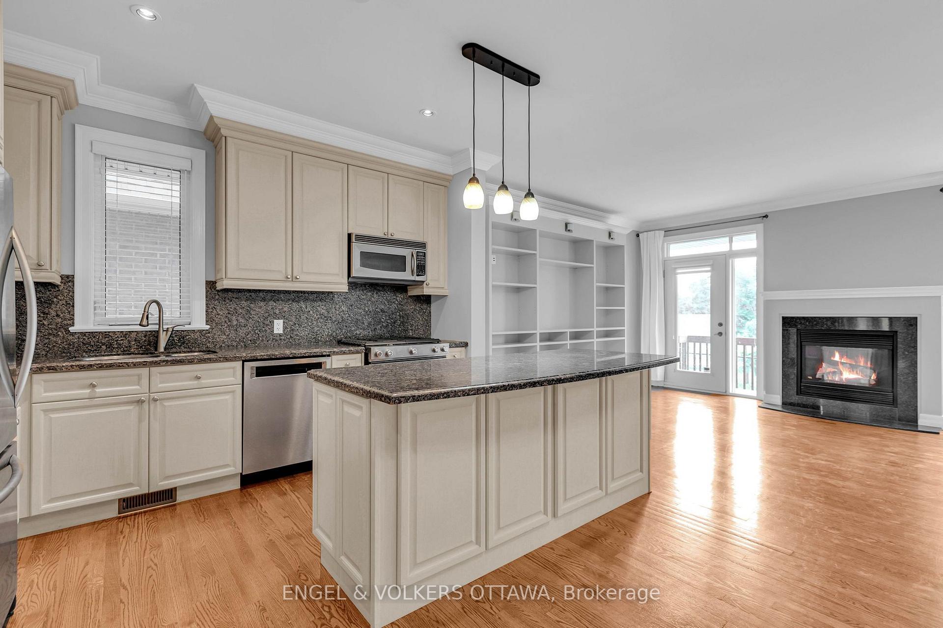 Photo 3 of 108 Manorhill Private, Ottawa, Guildwood Estates - Urbandale Acres — HOMEH