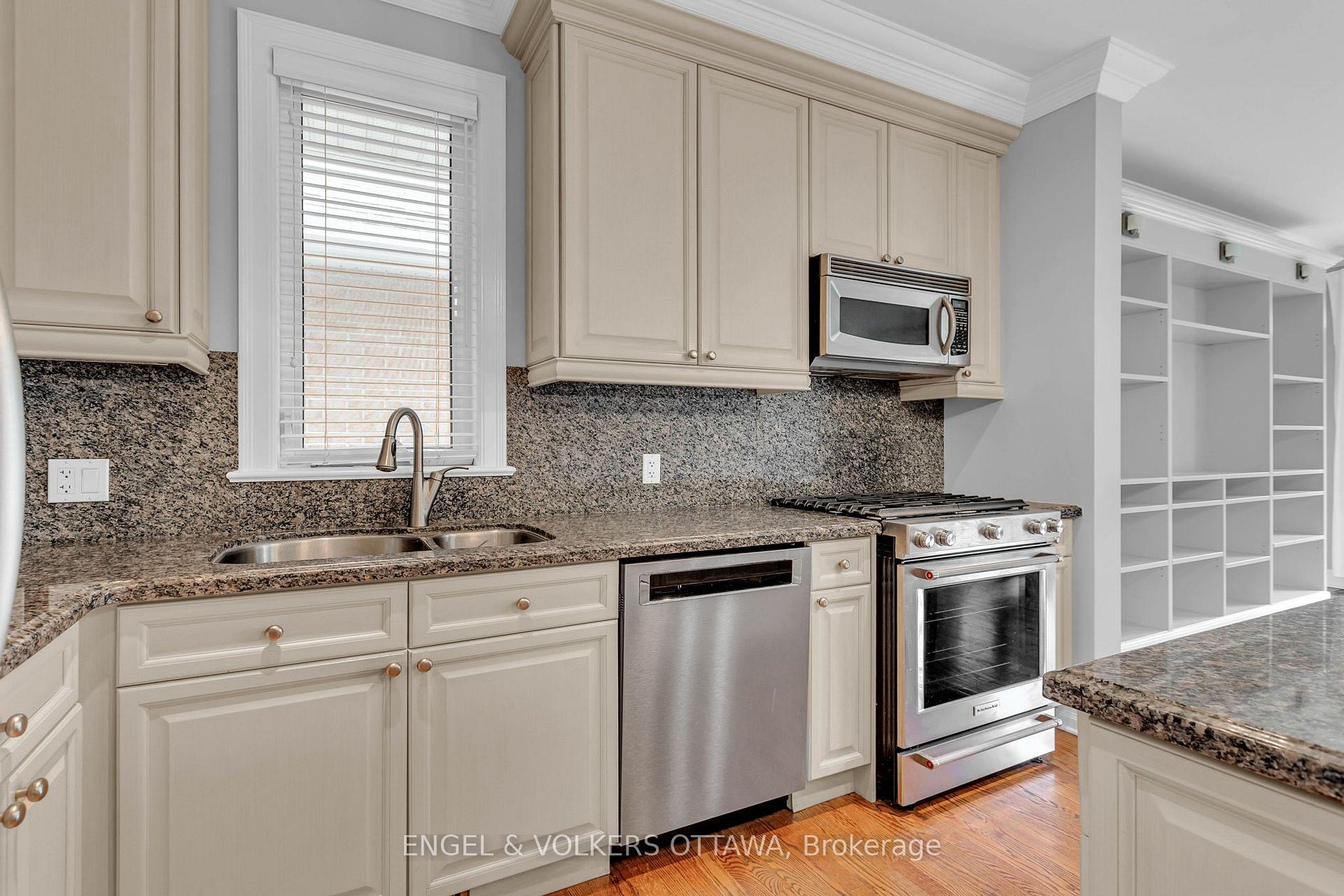 Photo 6 of 108 Manorhill Private, Ottawa, Guildwood Estates - Urbandale Acres — HOMEH