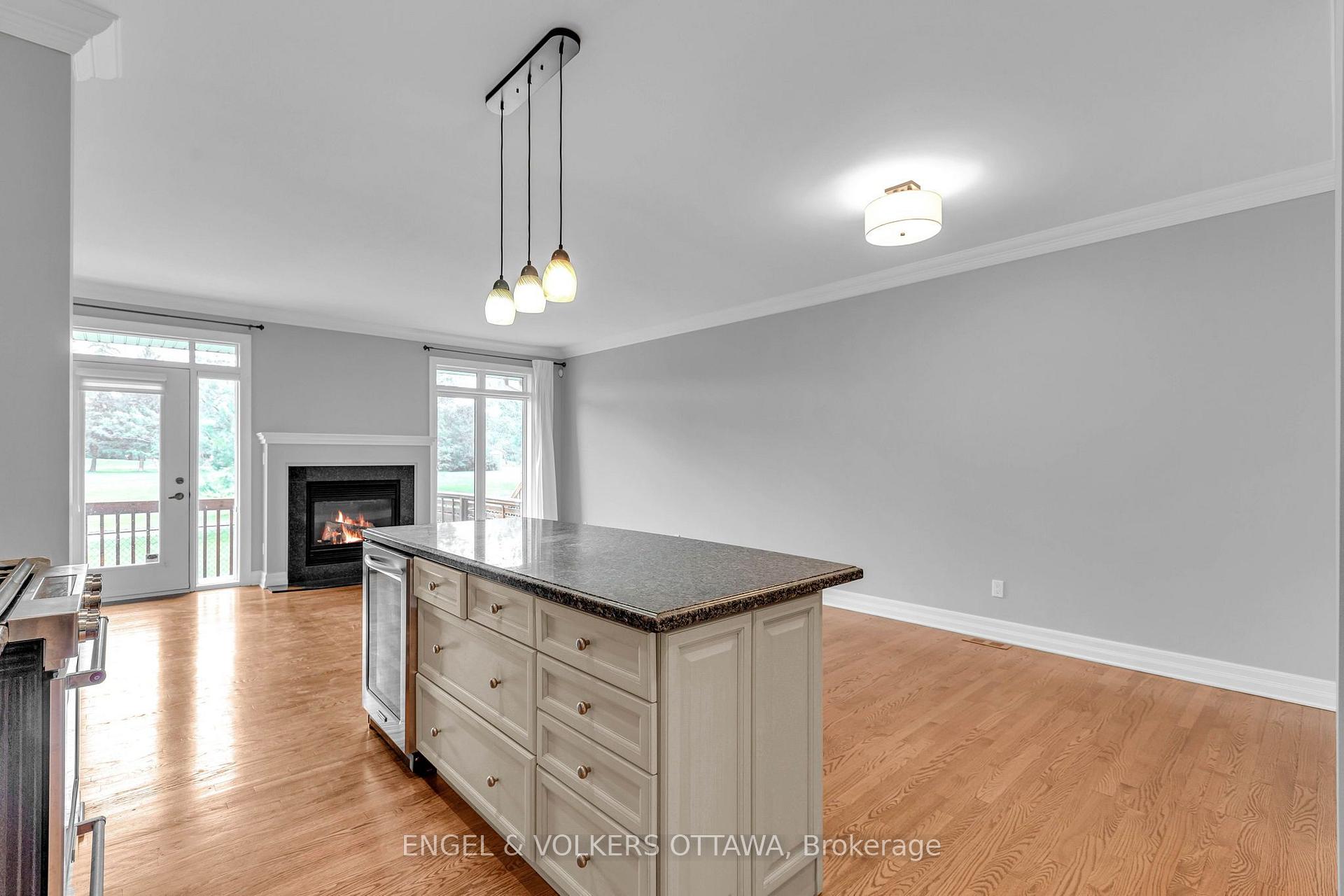 Photo 7 of 108 Manorhill Private, Ottawa, Guildwood Estates - Urbandale Acres — HOMEH