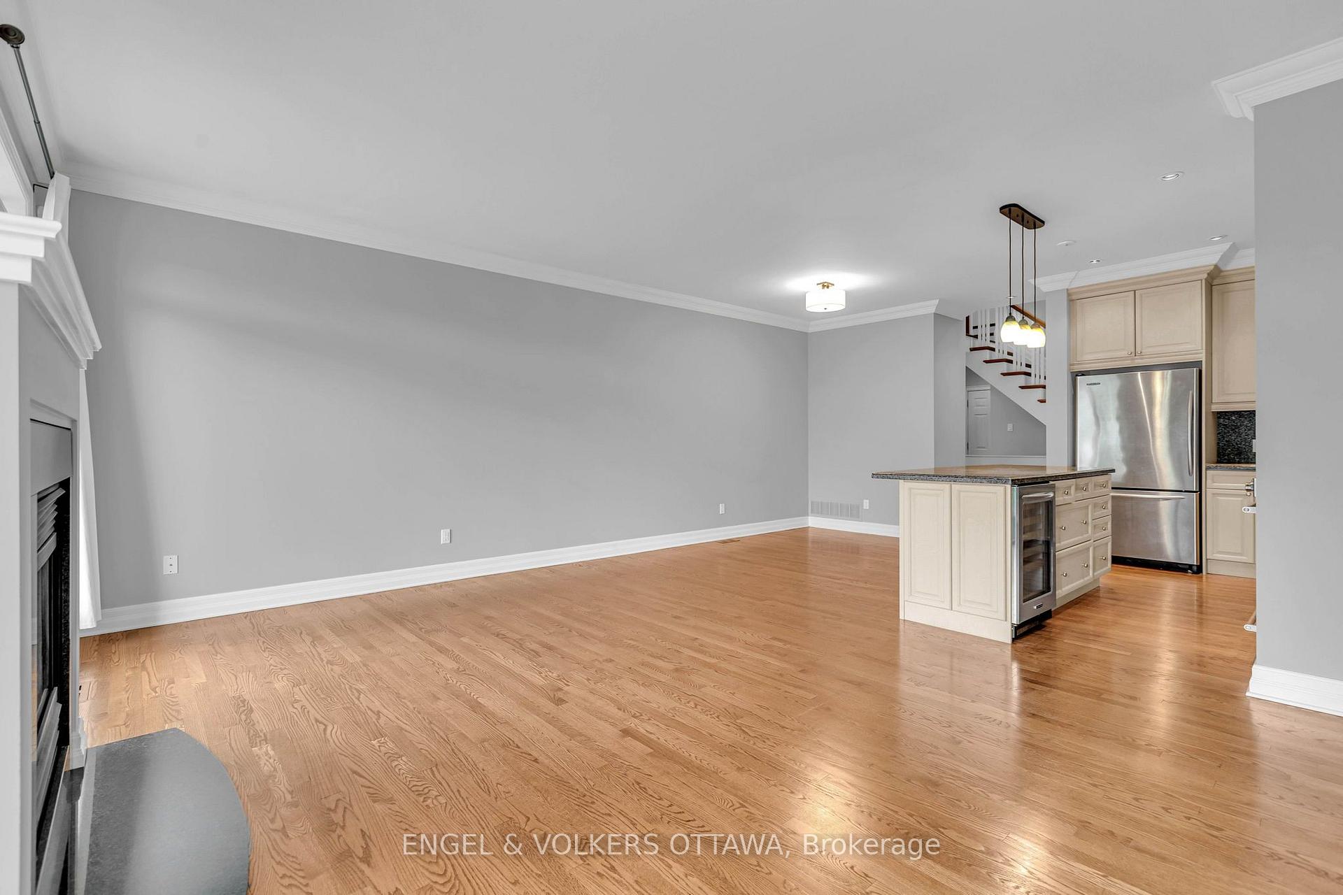 Photo 11 of 108 Manorhill Private, Ottawa, Guildwood Estates - Urbandale Acres — HOMEH