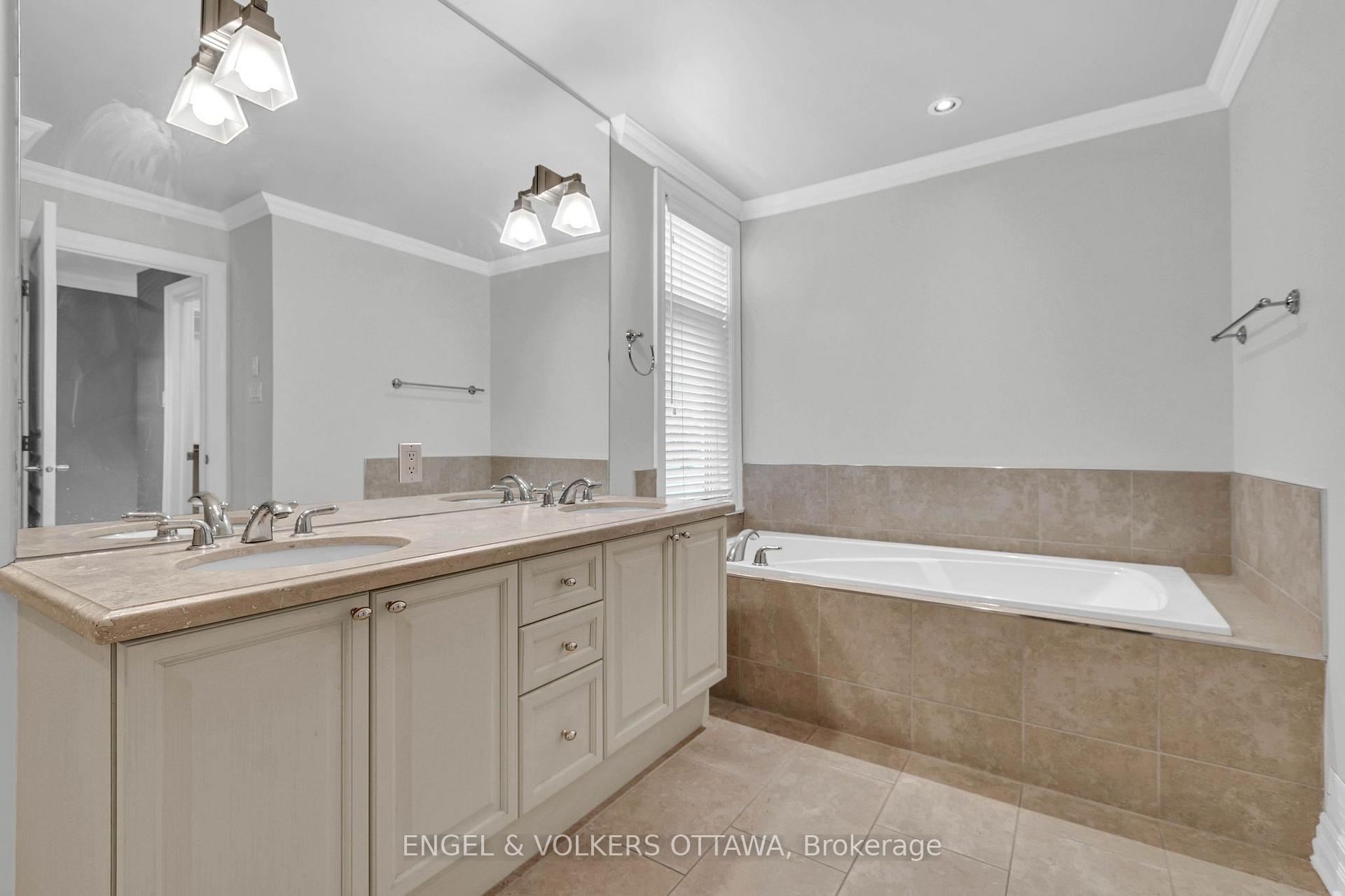 Photo 17 of 108 Manorhill Private, Ottawa, Guildwood Estates - Urbandale Acres — HOMEH