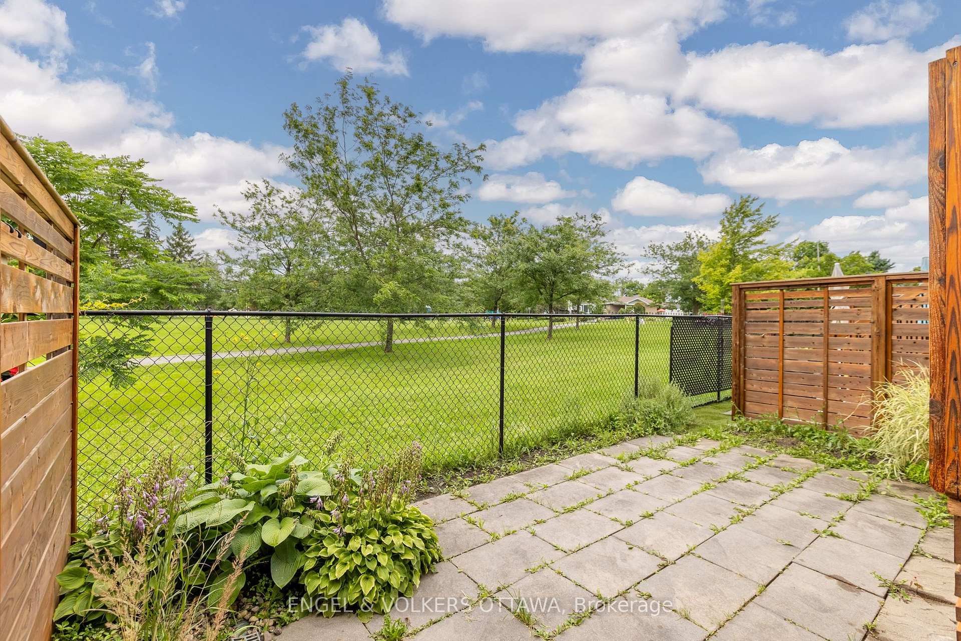 Photo 27 of 108 Manorhill Private, Ottawa, Guildwood Estates - Urbandale Acres — HOMEH