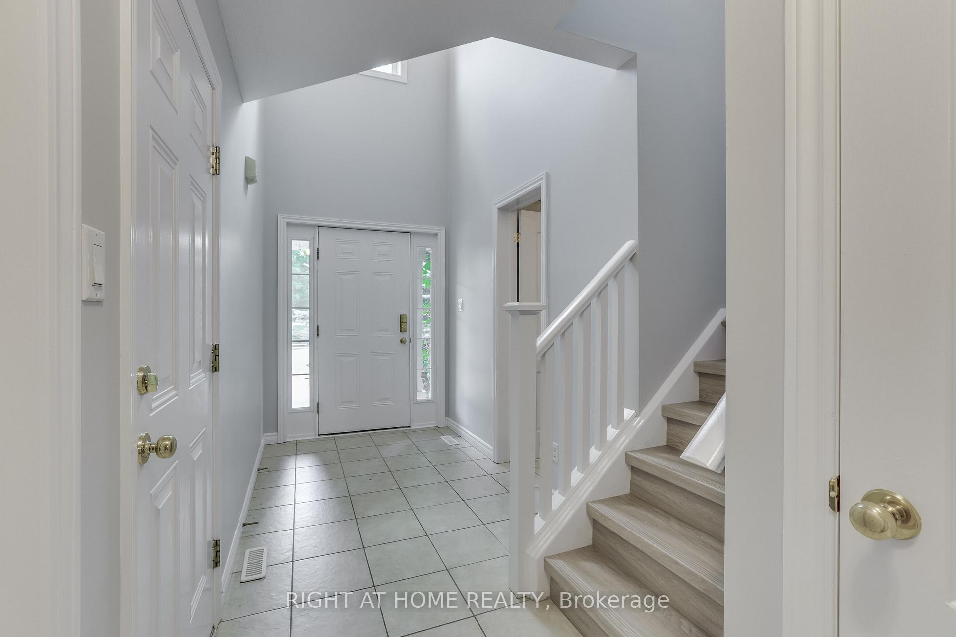 Photo 4 of 2206 Coronation Drive, London, North E — HOMEH