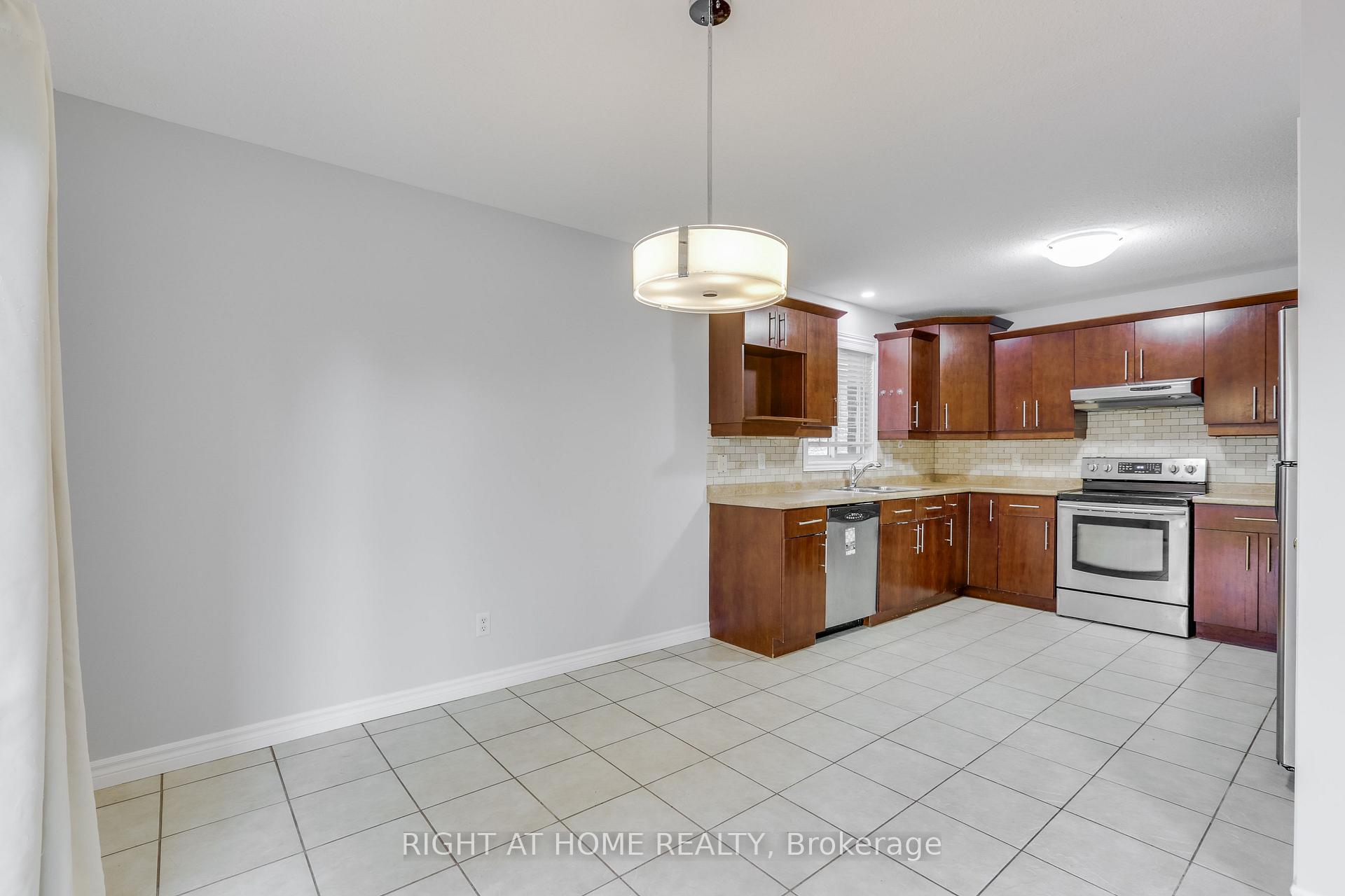 Photo 10 of 2206 Coronation Drive, London, North E — HOMEH