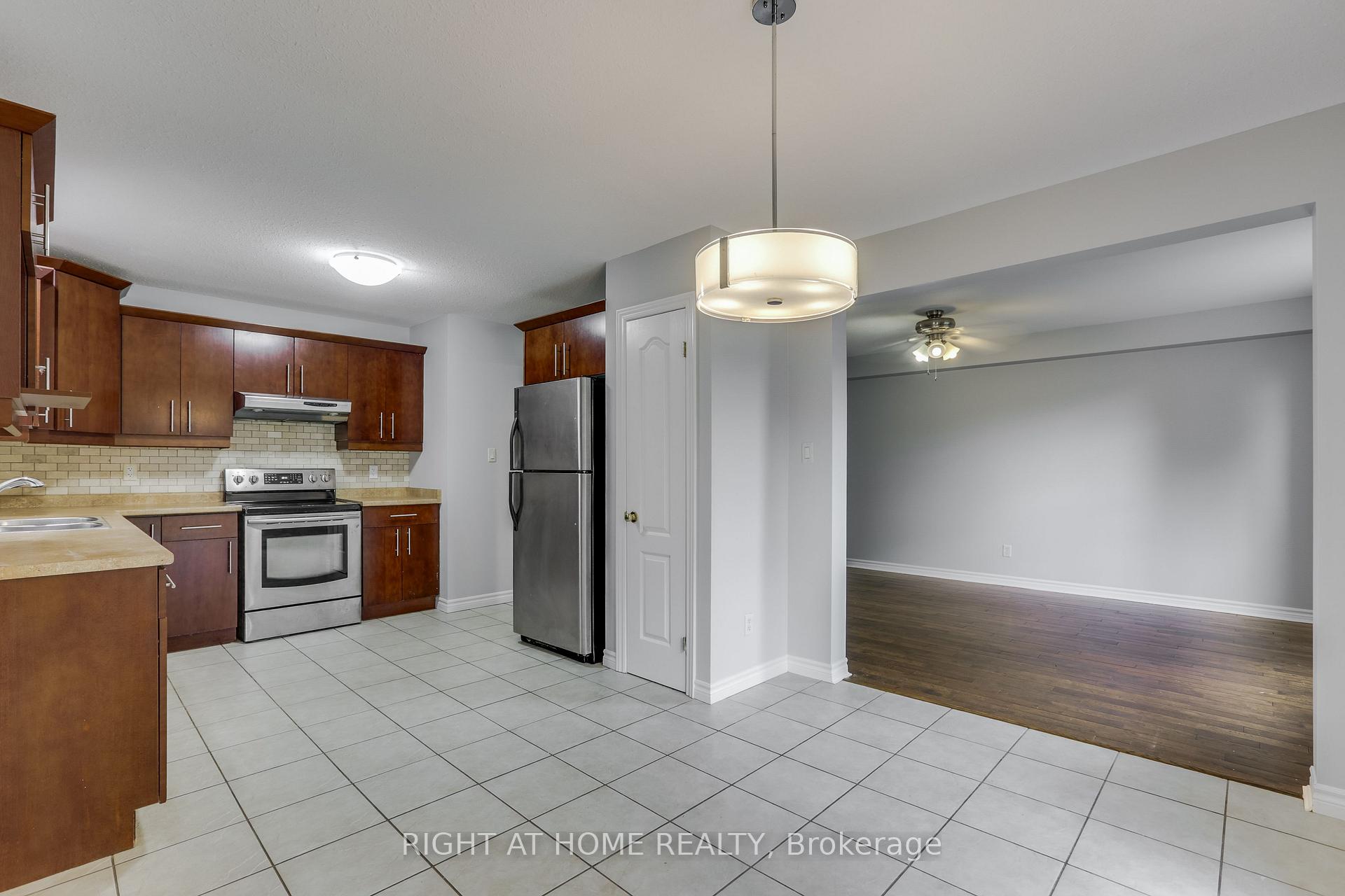 Photo 11 of 2206 Coronation Drive, London, North E — HOMEH