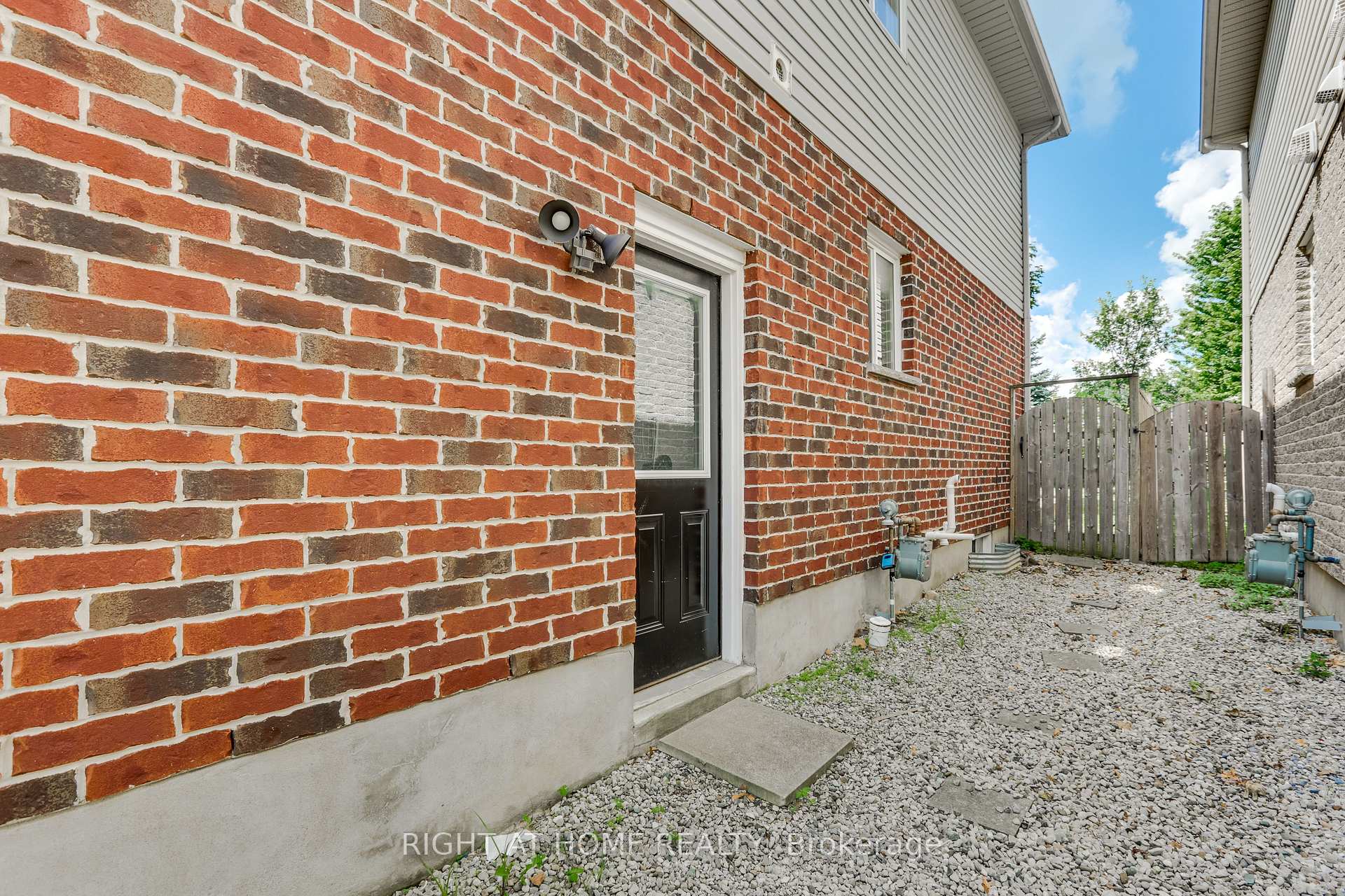 Photo 33 of 2206 Coronation Drive, London, North E — HOMEH