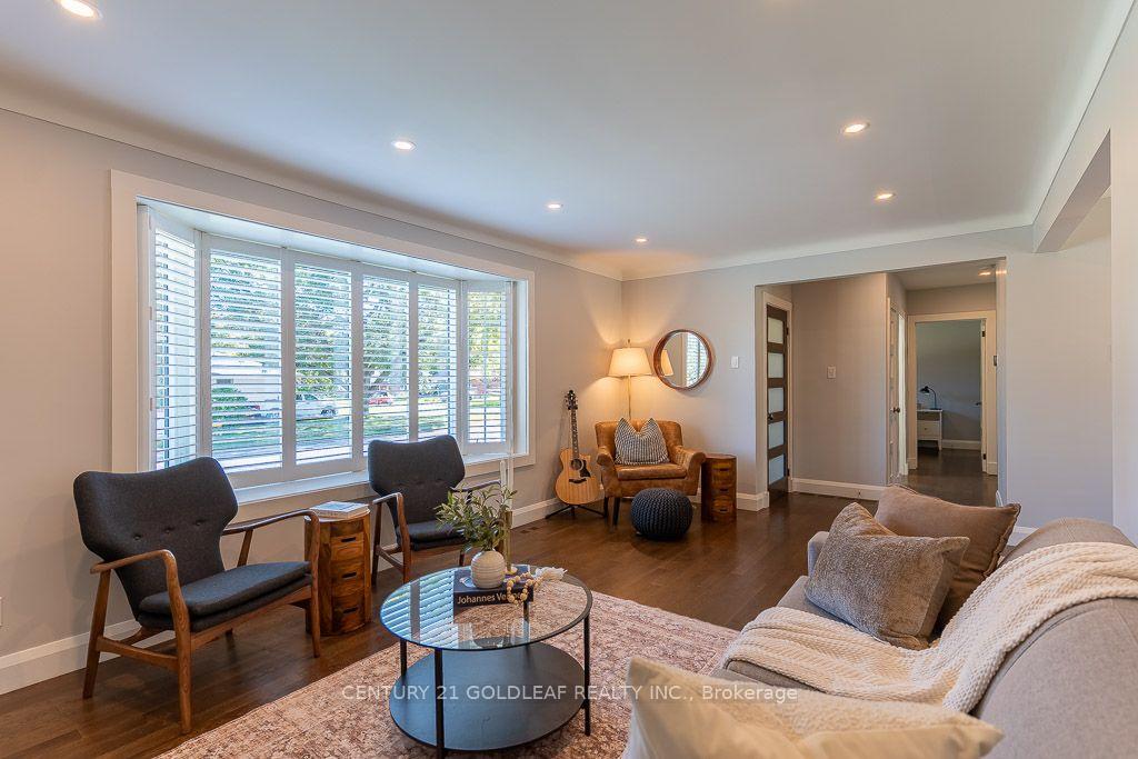 Photo 4 of 27 Roundhay Drive, Ottawa, Manordale — HOMEH