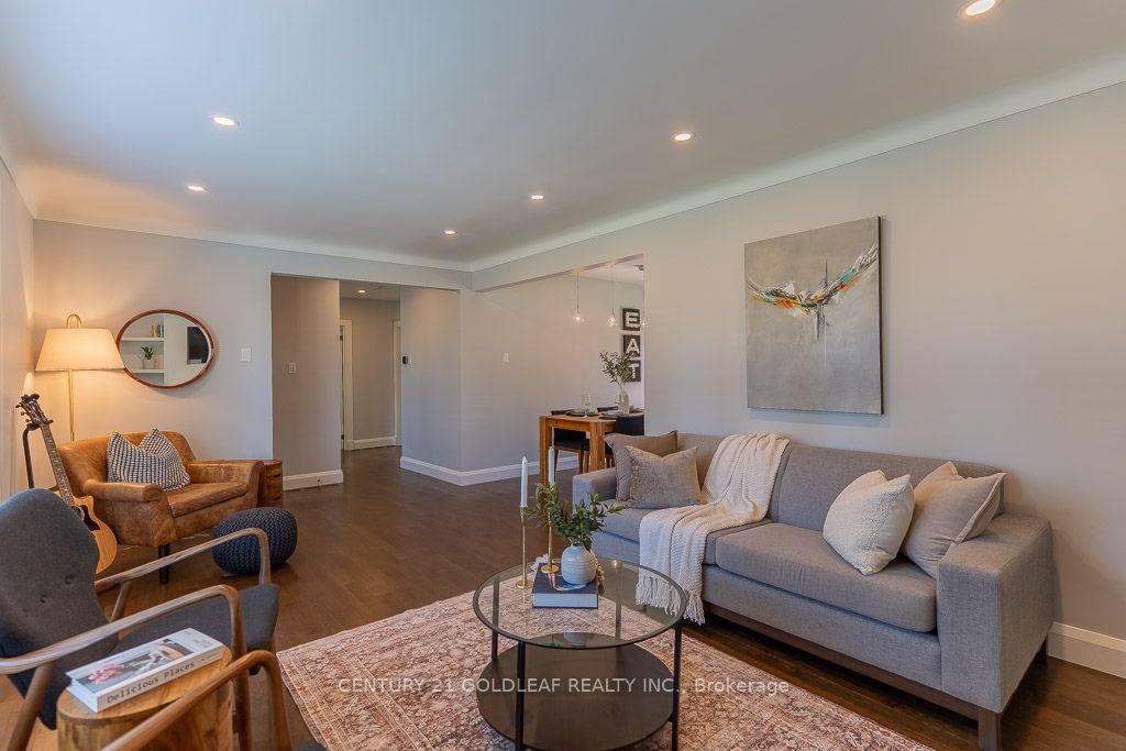 Photo 5 of 27 Roundhay Drive, Ottawa, Manordale — HOMEH