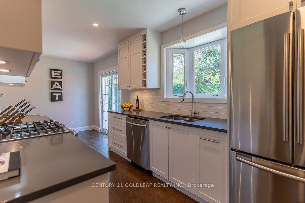 Photo 11 of 27 Roundhay Drive, Ottawa, Manordale — HOMEH