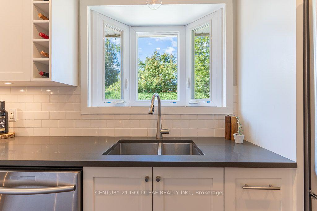 Photo 12 of 27 Roundhay Drive, Ottawa, Manordale — HOMEH