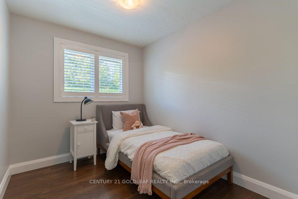 Photo 20 of 27 Roundhay Drive, Ottawa, Manordale — HOMEH