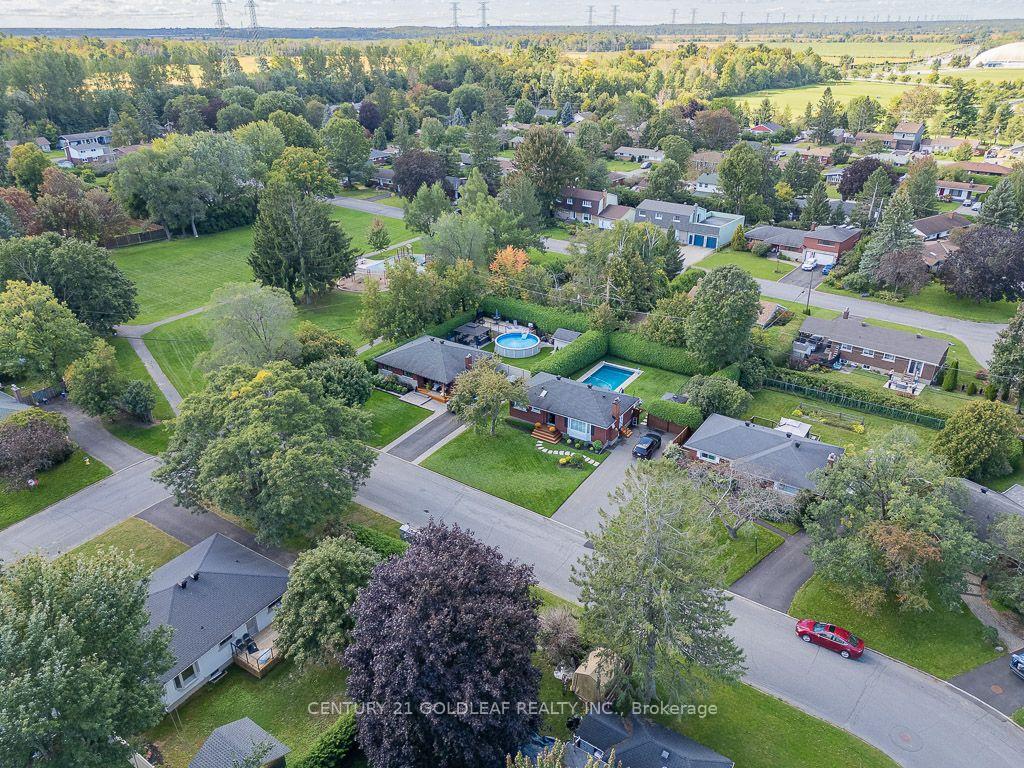 Photo 42 of 27 Roundhay Drive, Ottawa, Manordale — HOMEH