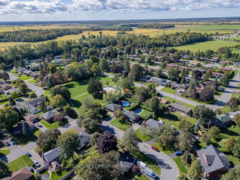 Photo 43 of 27 Roundhay Drive, Ottawa, Manordale — HOMEH