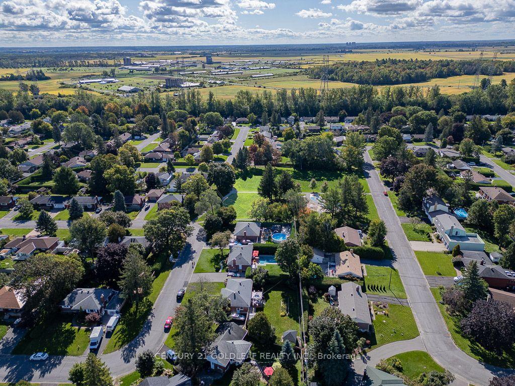 Photo 47 of 27 Roundhay Drive, Ottawa, Manordale — HOMEH