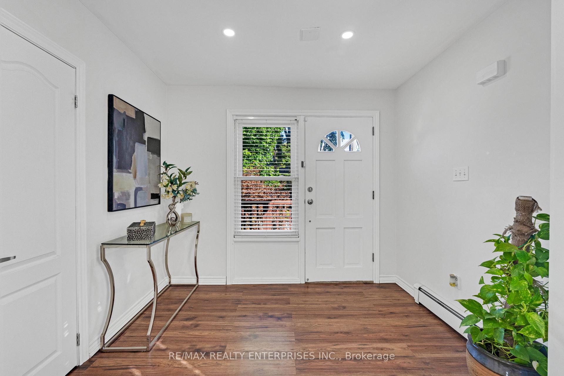 Photo 3 of 161 Angelene Street, Mississauga, Mineola — HOMEH