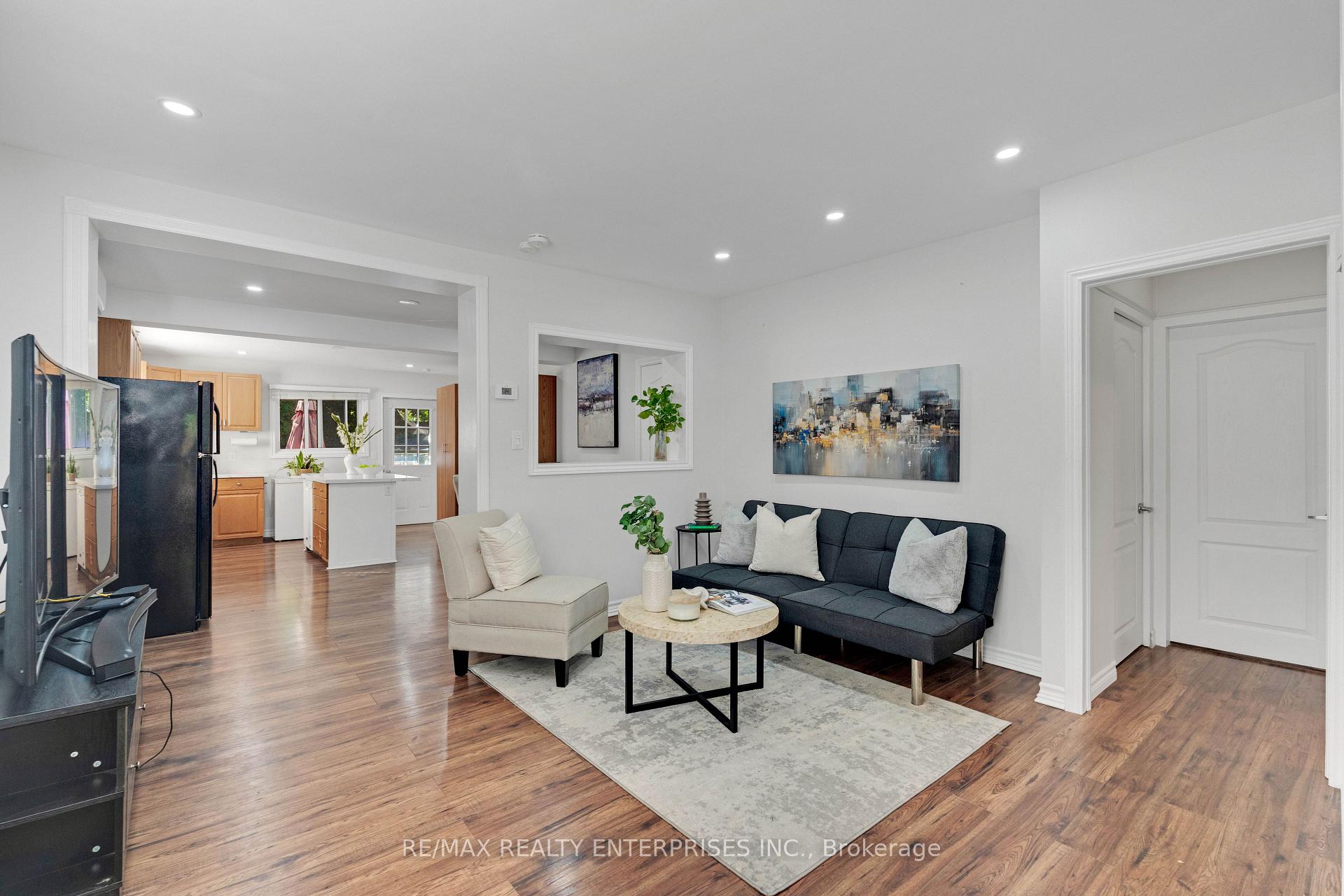Photo 5 of 161 Angelene Street, Mississauga, Mineola — HOMEH