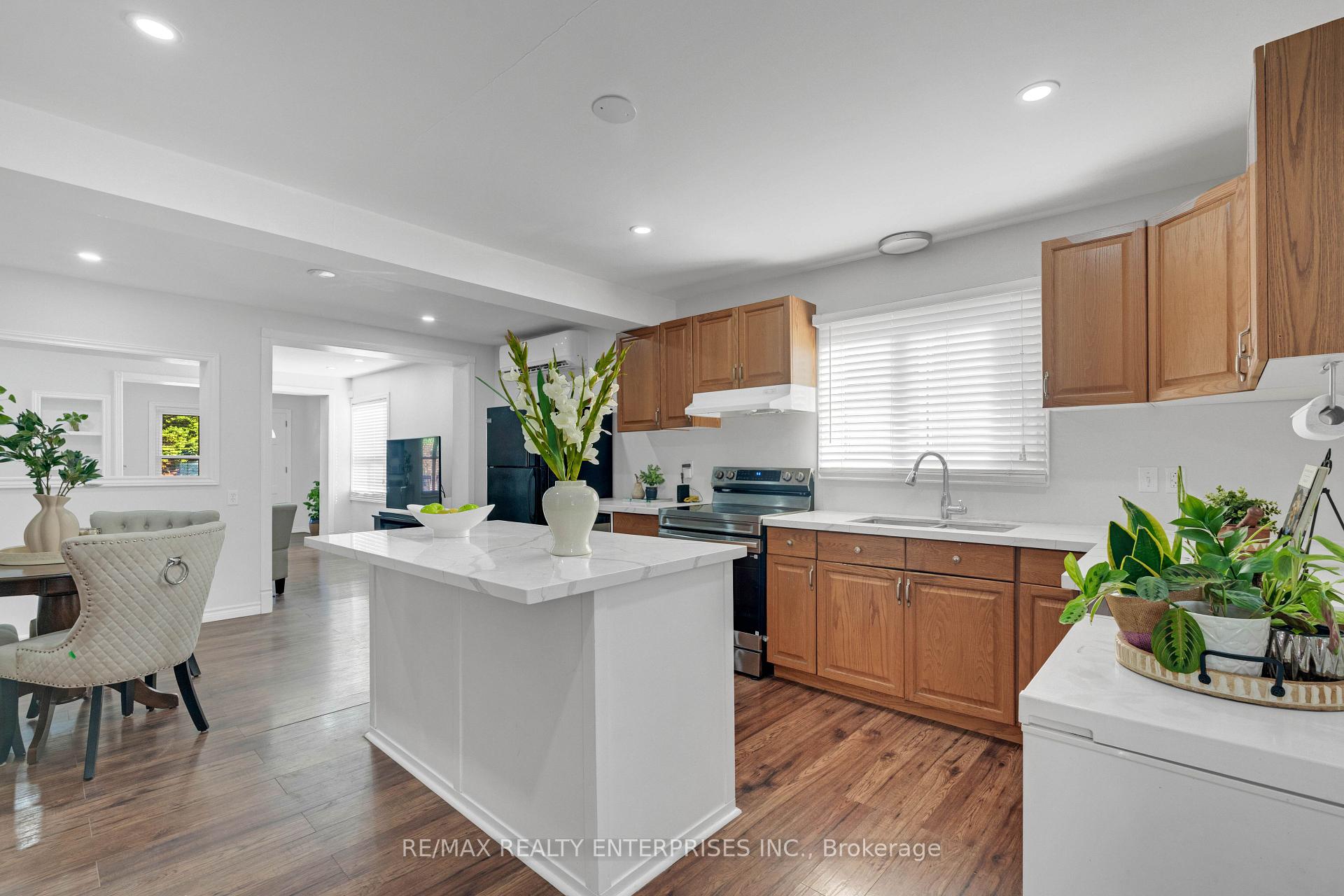 Photo 10 of 161 Angelene Street, Mississauga, Mineola — HOMEH