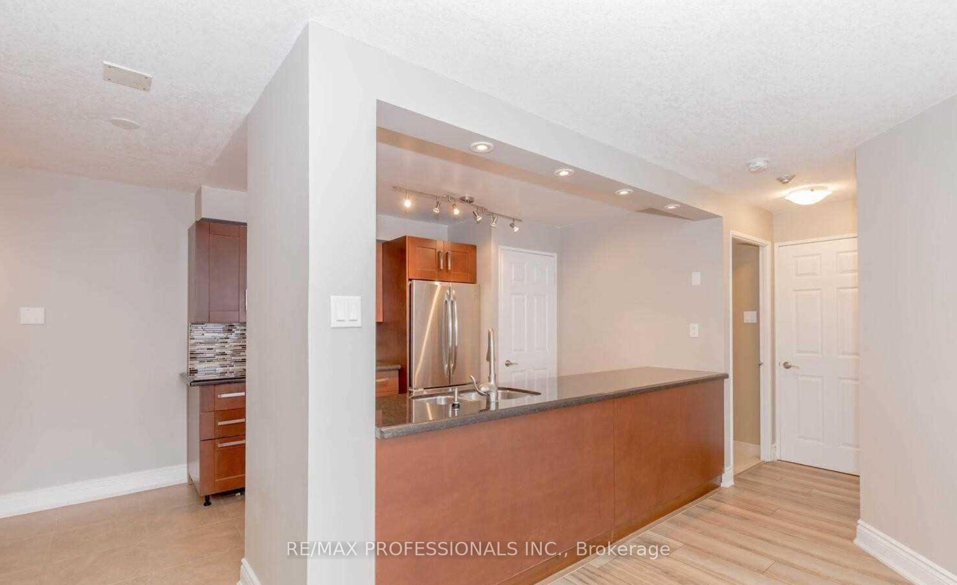 Photo 2 of Unit 1606, 4205 Shipp Drive, Mississauga, City Centre — HOMEH