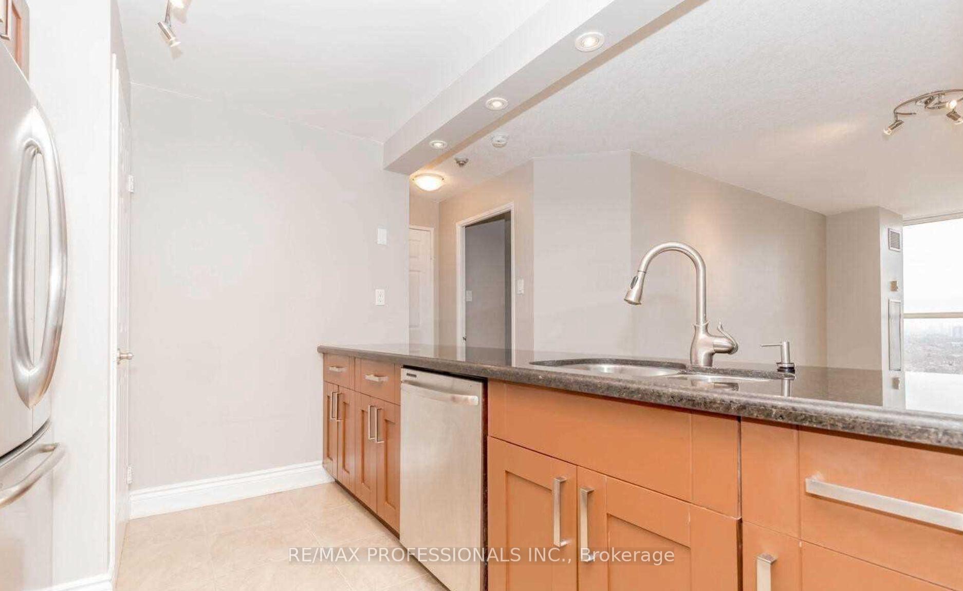 Photo 4 of Unit 1606, 4205 Shipp Drive, Mississauga, City Centre — HOMEH